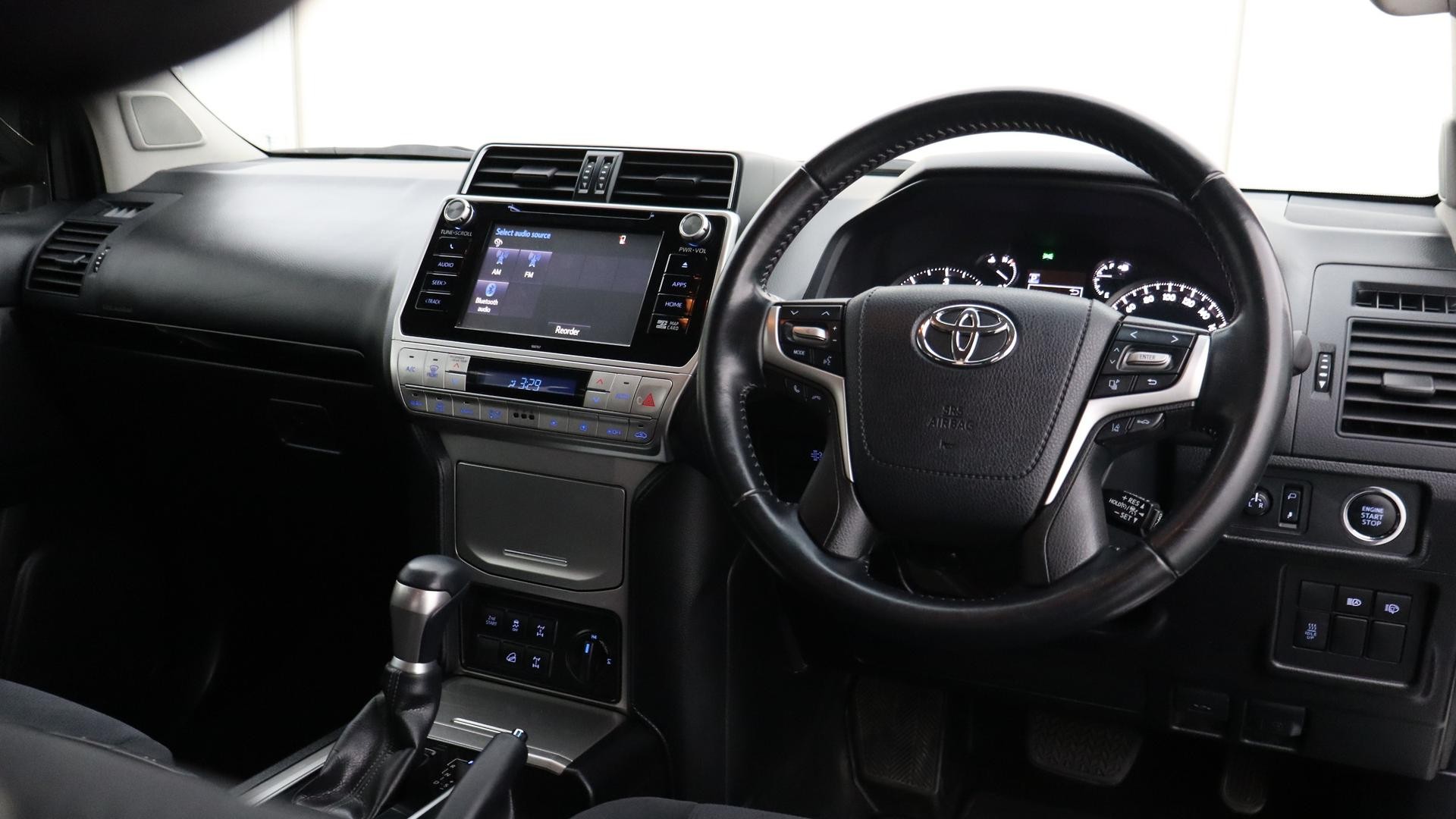 Toyota Landcruiser Prado image 4