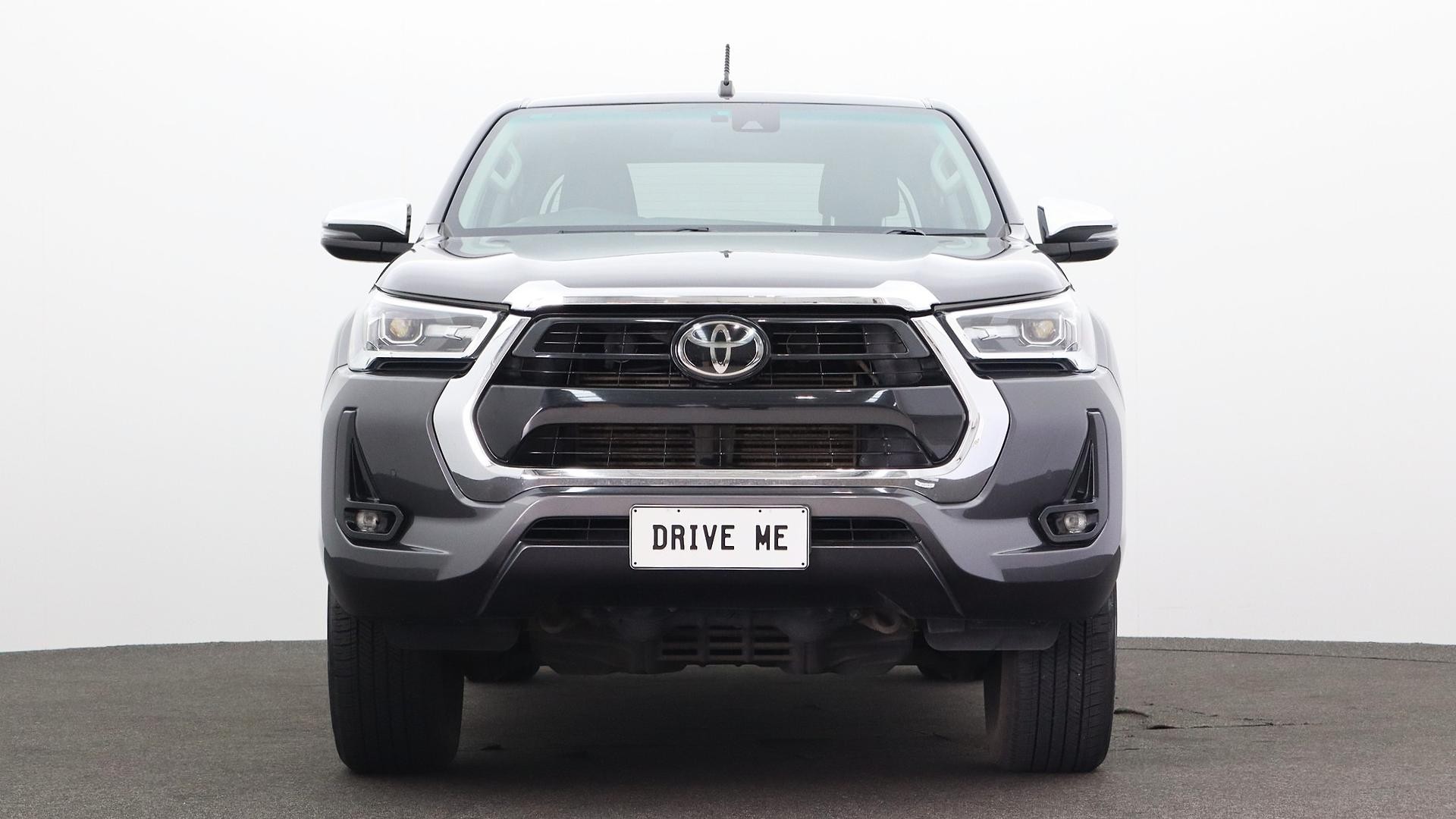 Toyota Hilux image 2