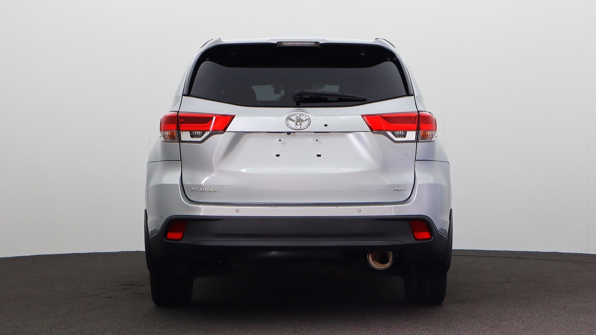 Toyota Kluger image 3