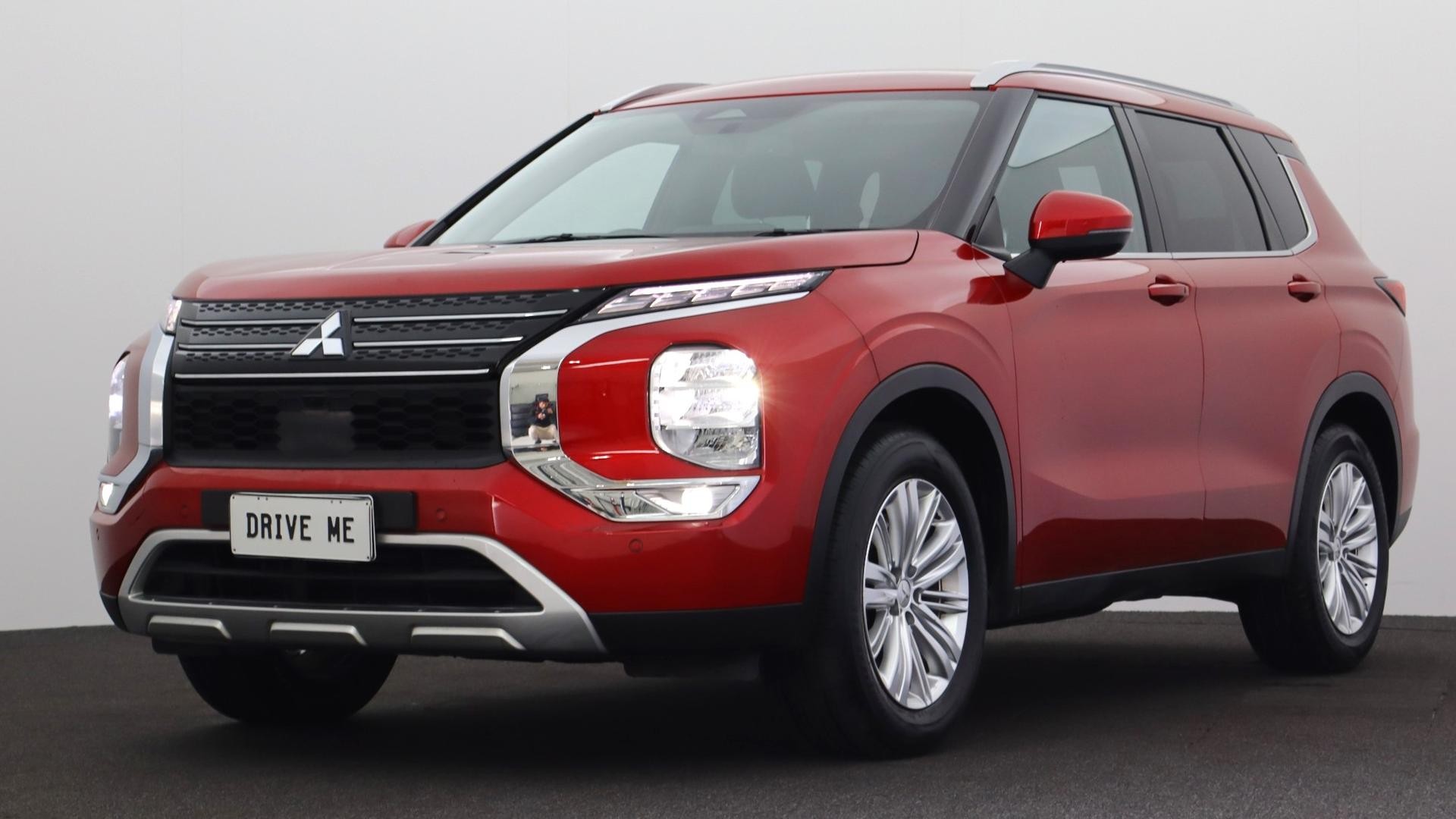 Mitsubishi Outlander image 1