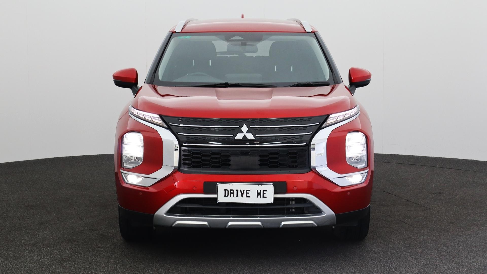 Mitsubishi Outlander image 2