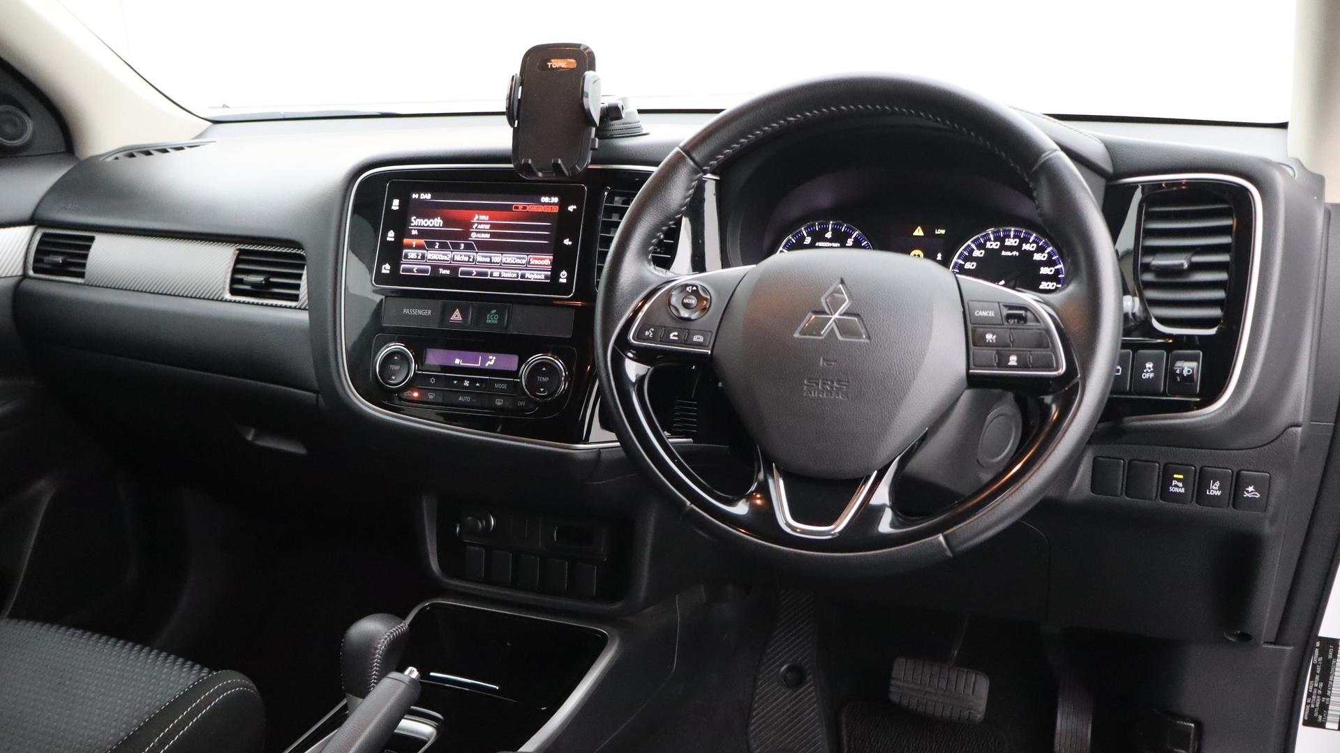 Mitsubishi Outlander image 4