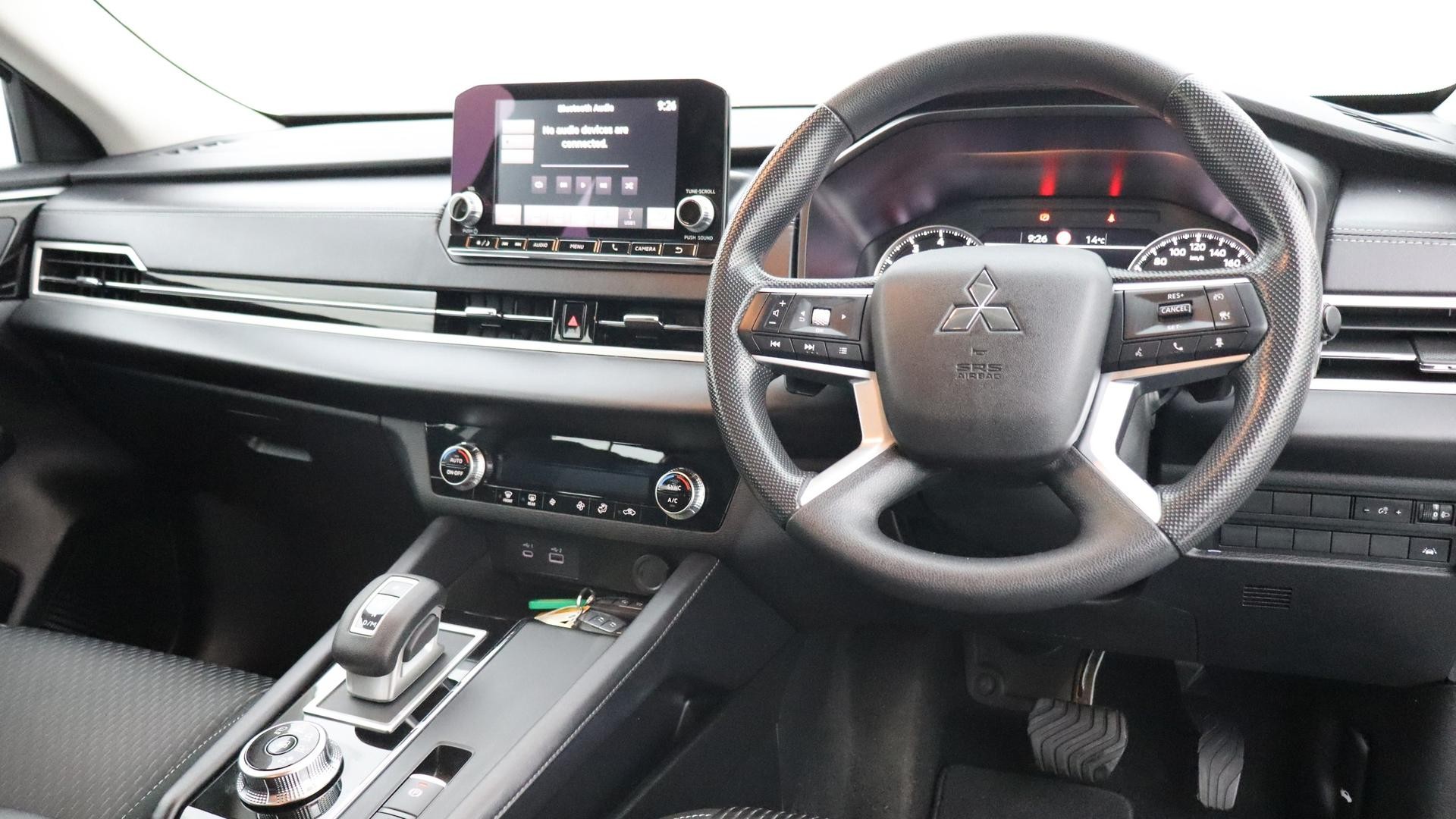 Mitsubishi Outlander image 4