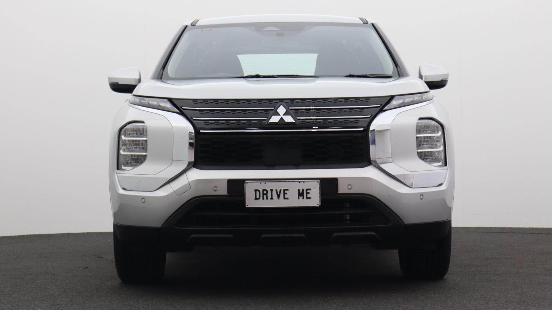 Mitsubishi Outlander image 2