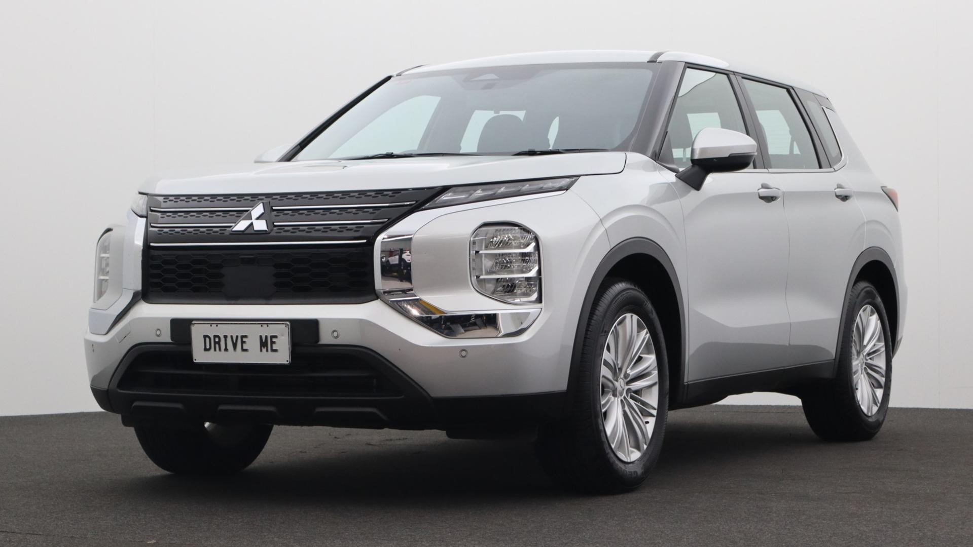 Mitsubishi Outlander image 1