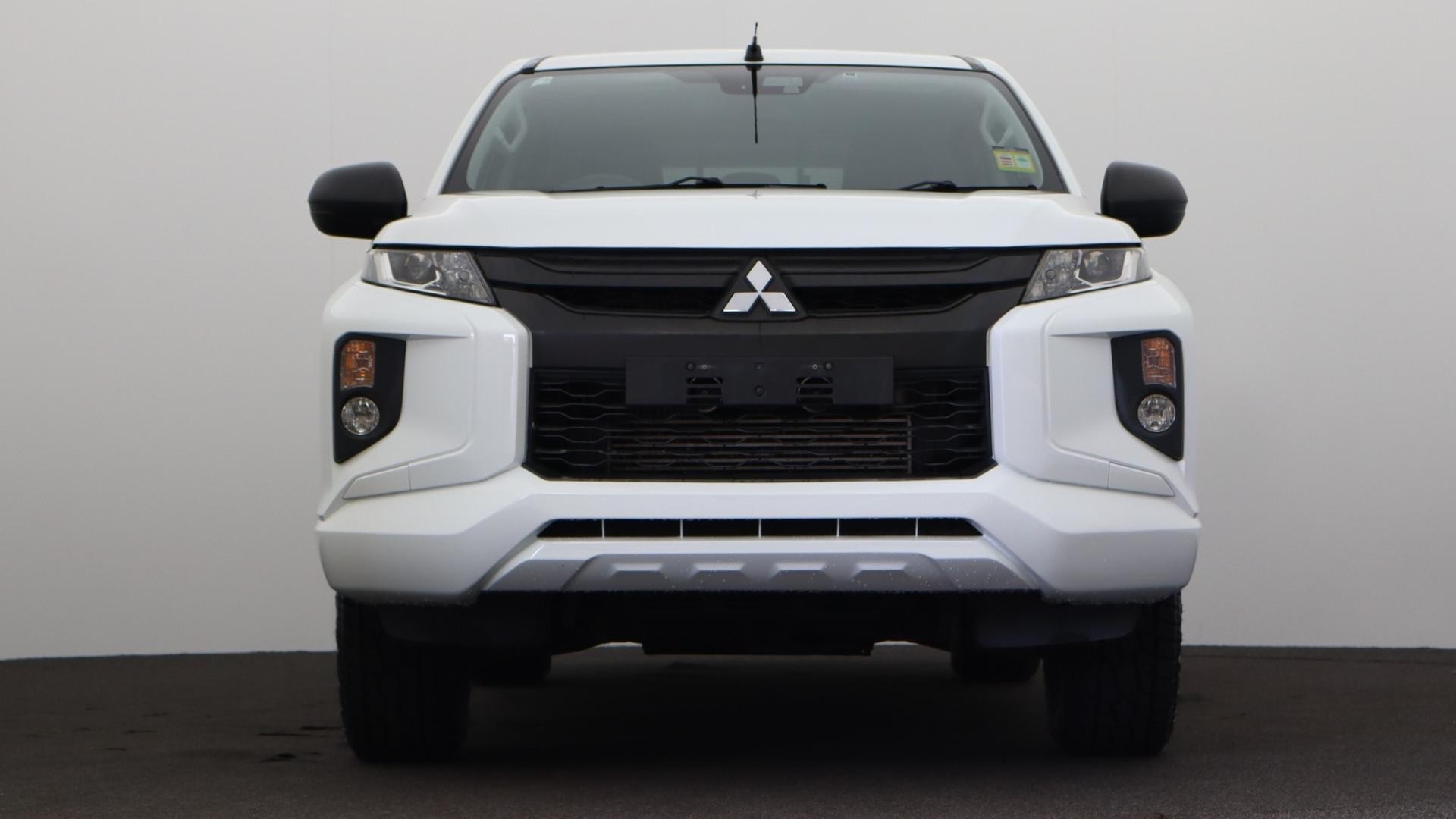 Mitsubishi Triton image 2