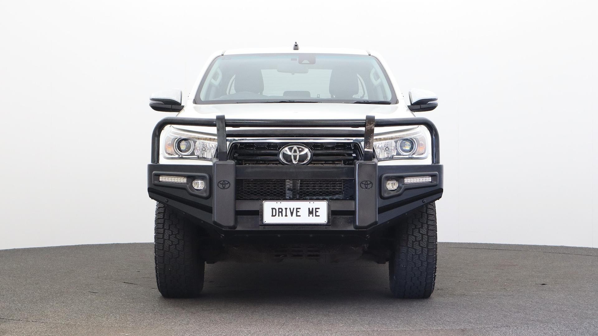Toyota Hilux image 2