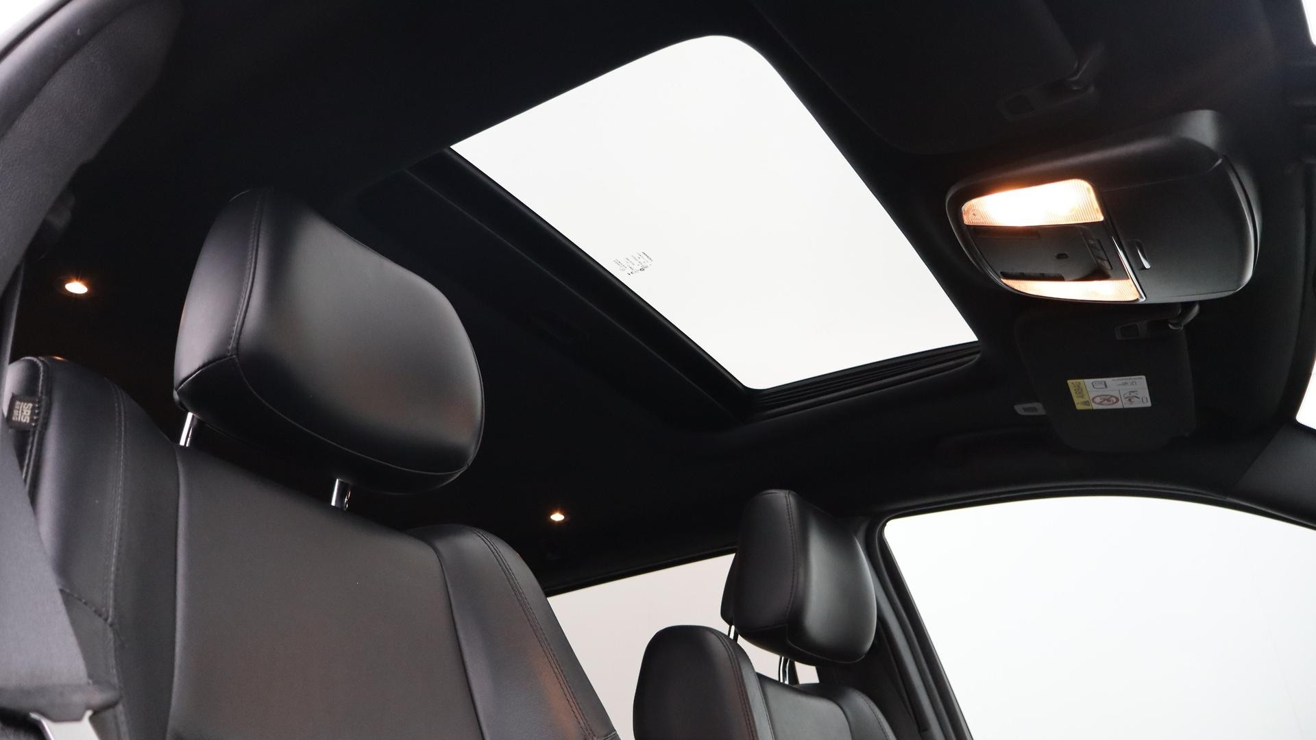 Jeep Grand Cherokee image 4