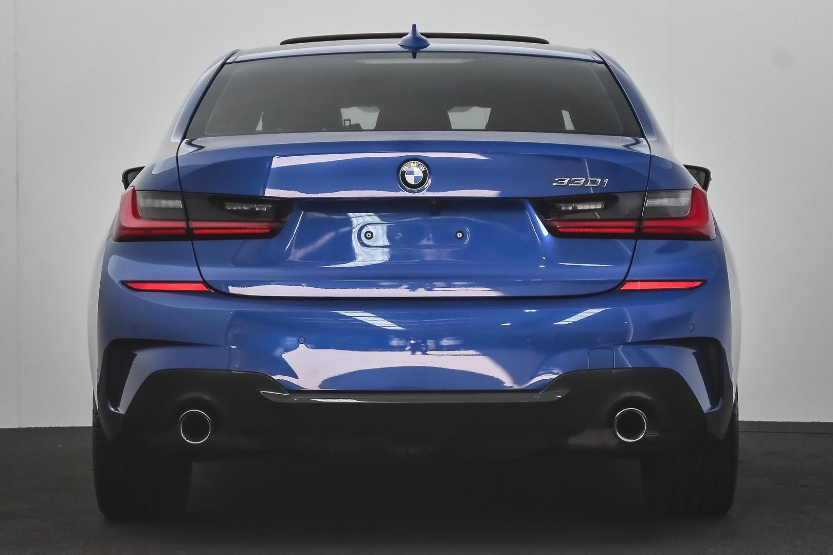 BMW 3 Series image 3