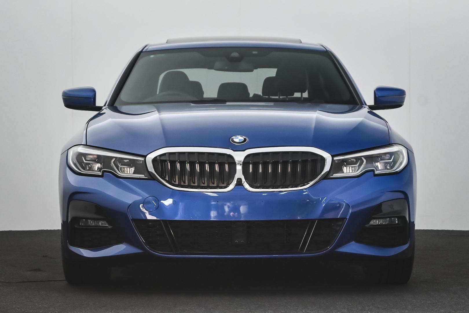 BMW 3 Series image 2