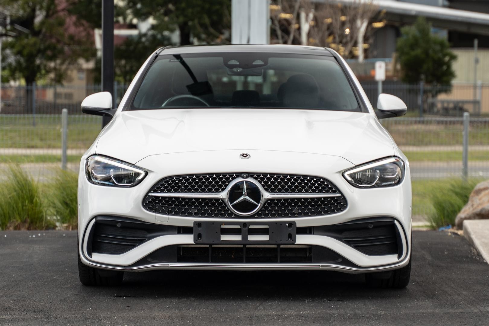 Mercedes Benz C-class image 2