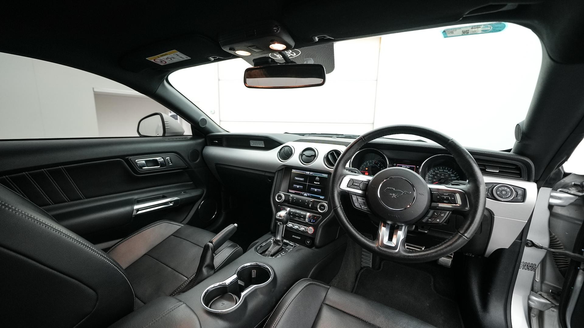 Ford Mustang image 4