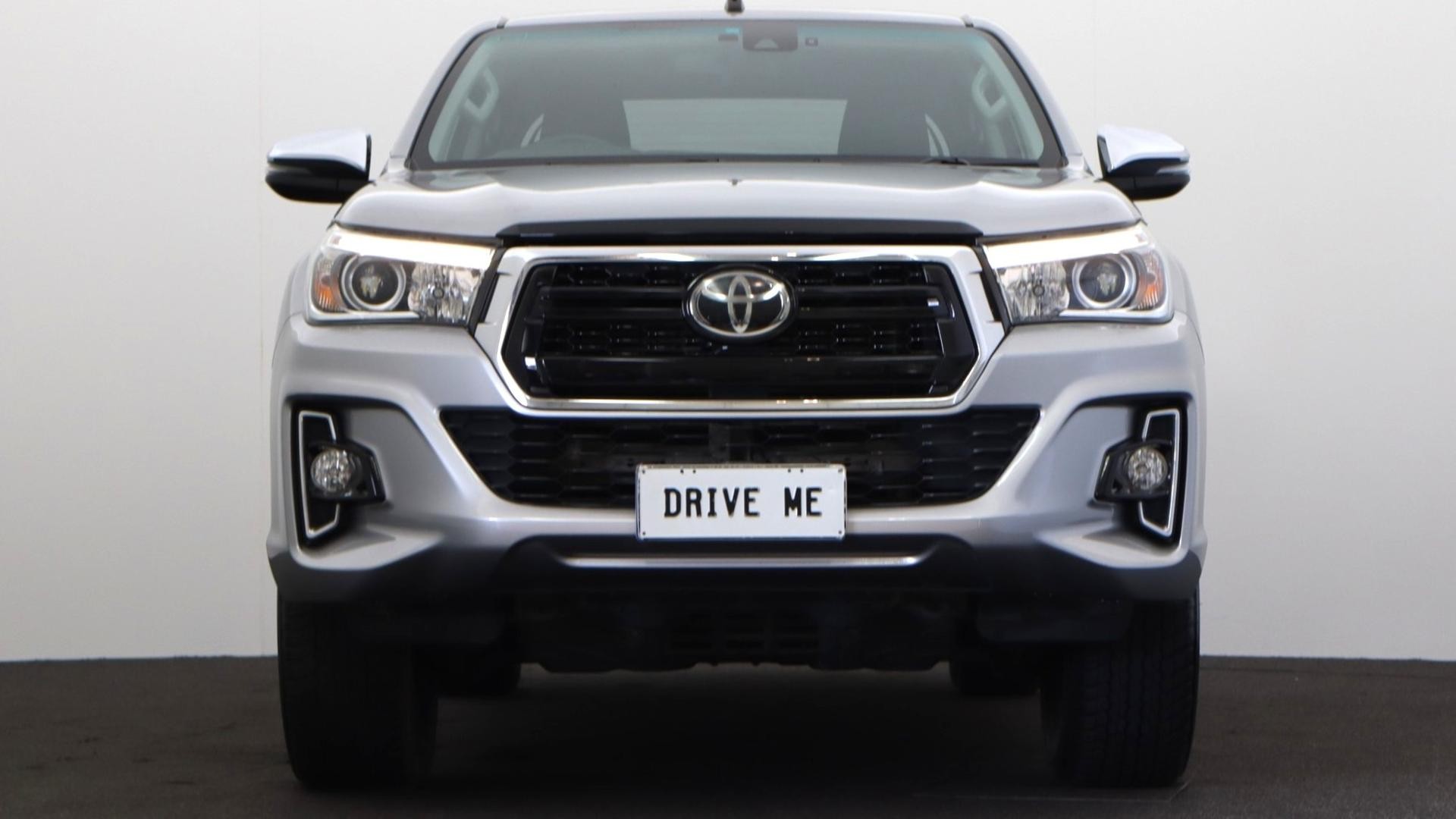 Toyota Hilux image 2