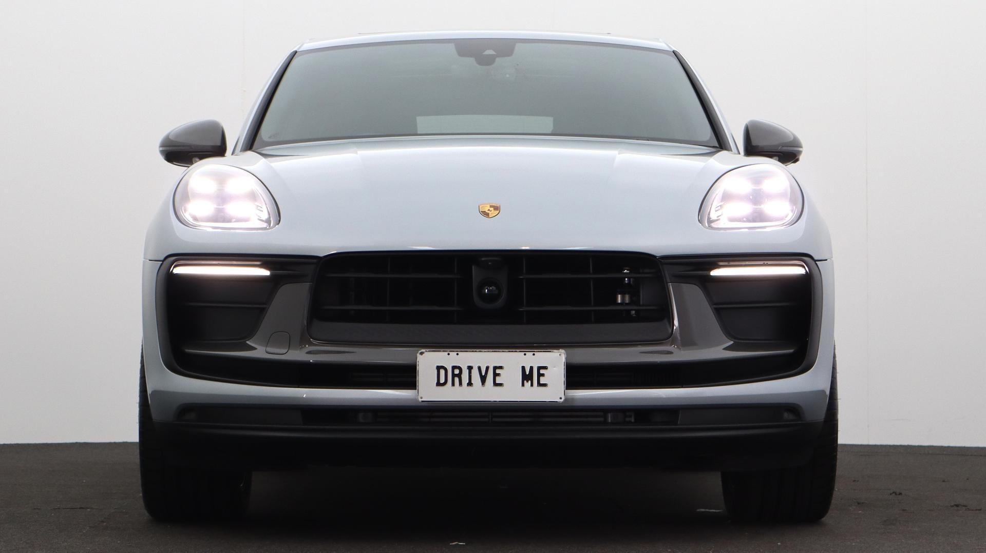 Porsche Macan image 2