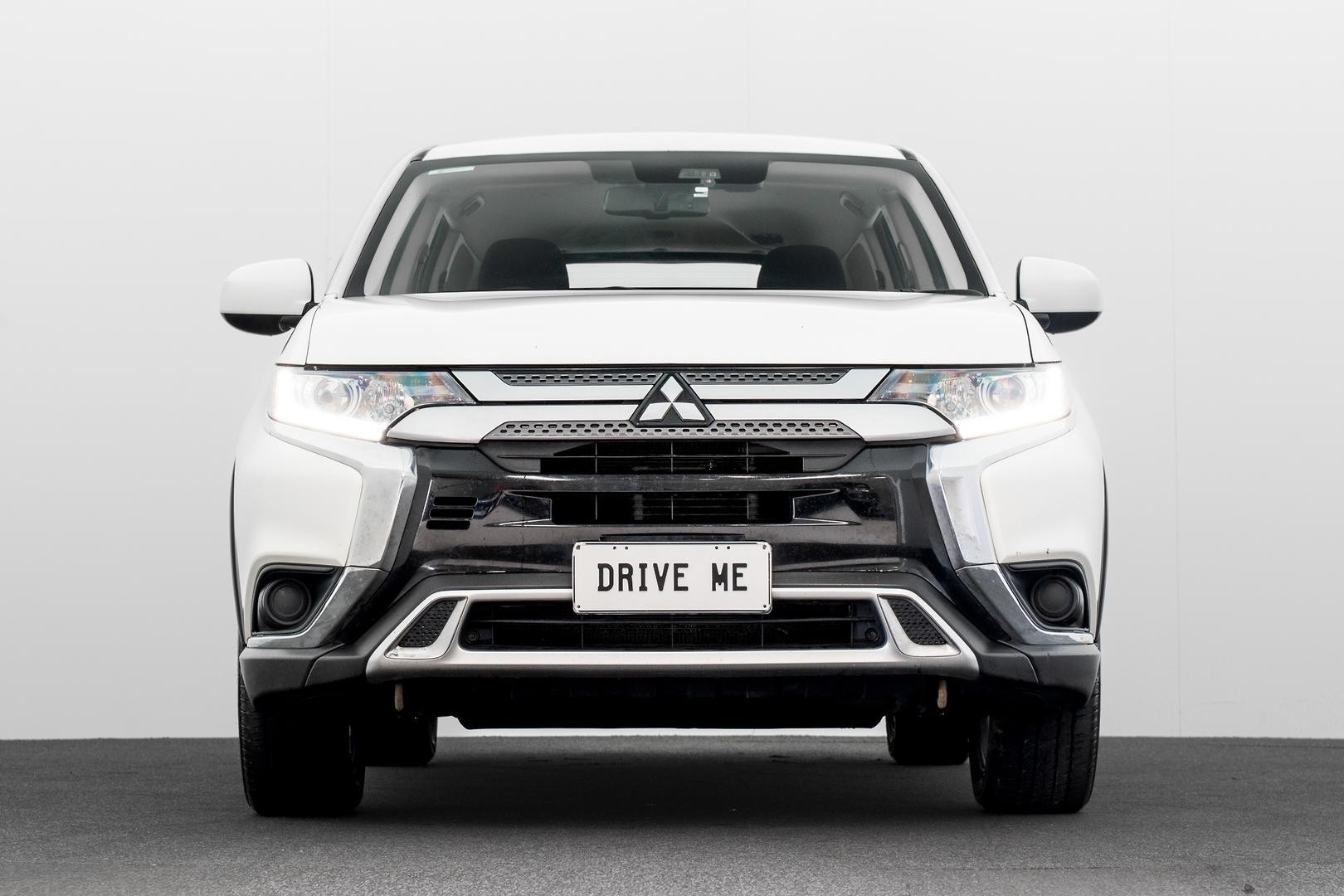 Mitsubishi Outlander image 2