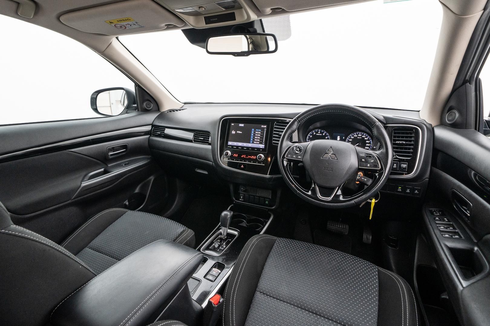 Mitsubishi Outlander image 4