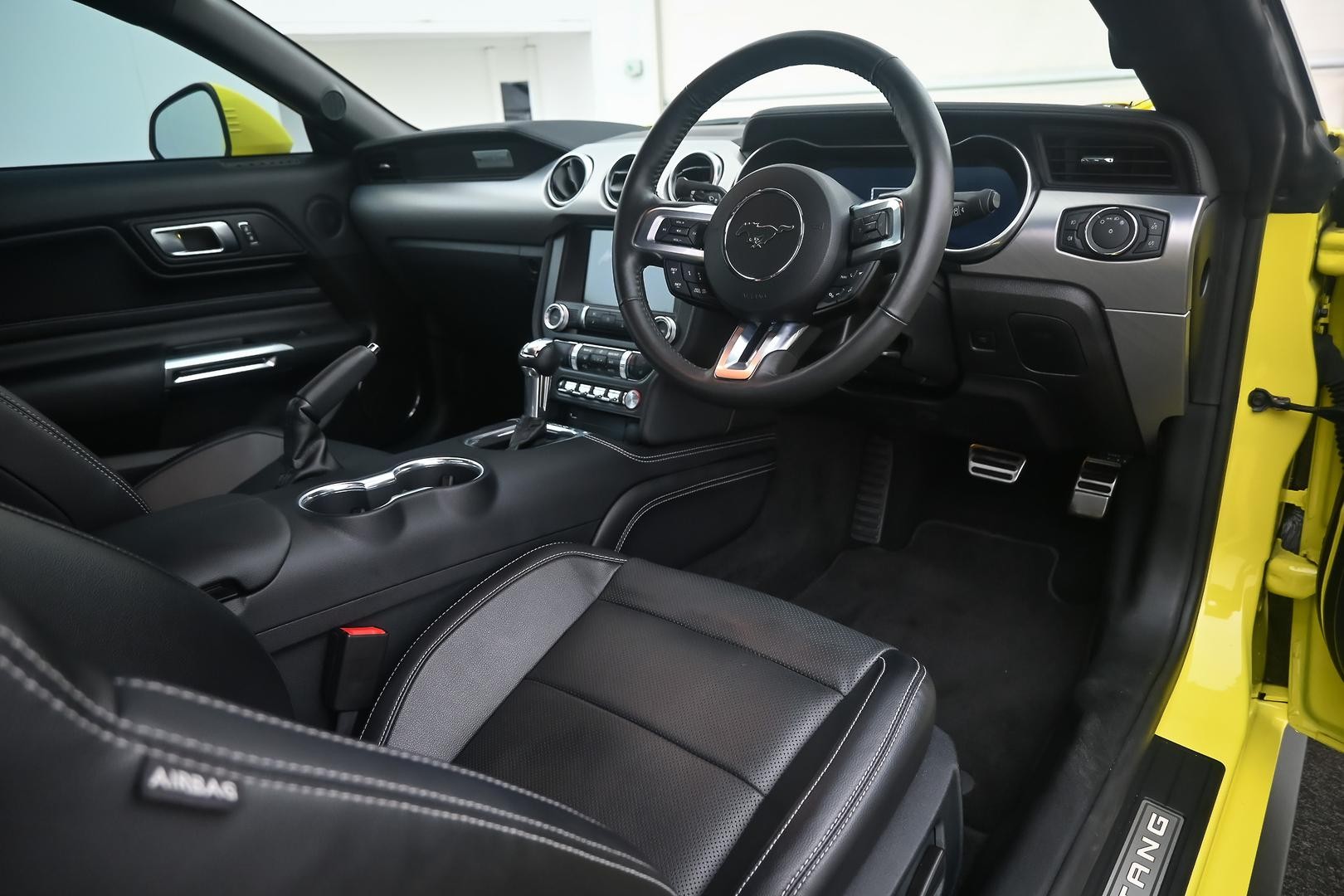 Ford Mustang image 4