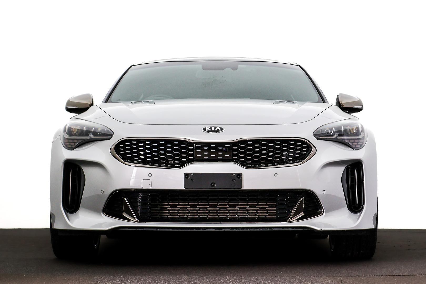 Kia Stinger image 2