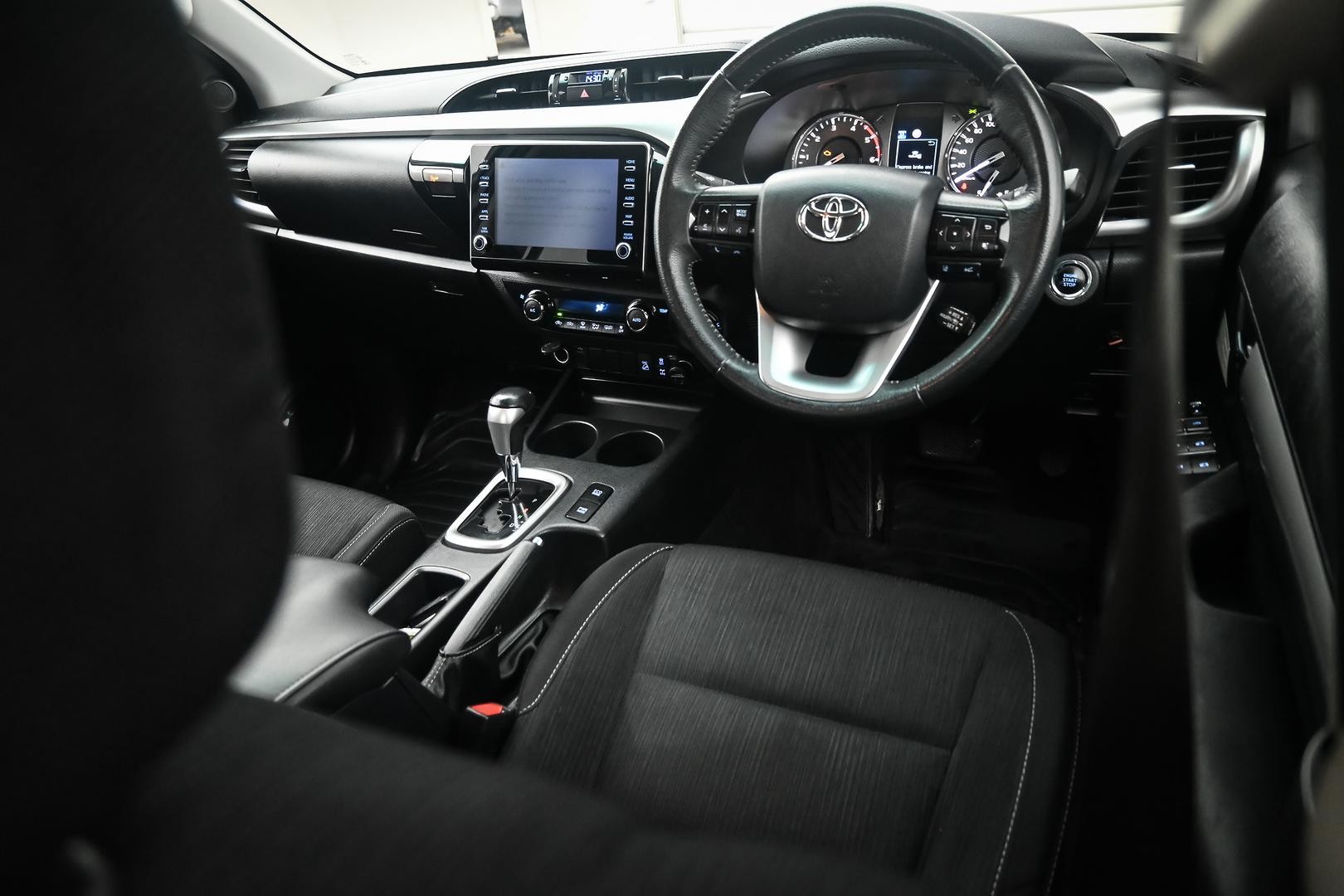 Toyota Hilux image 4