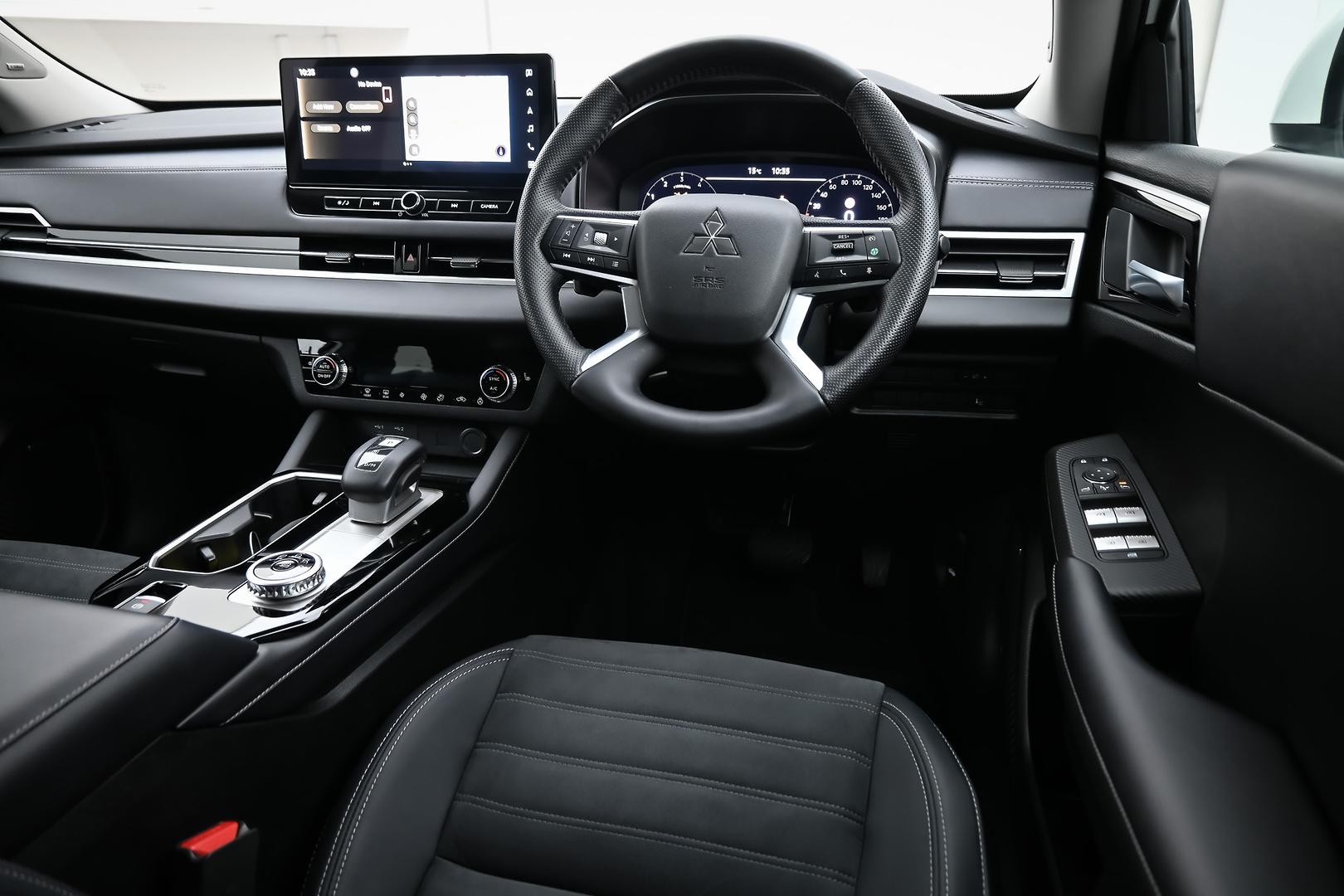 Mitsubishi Outlander image 4