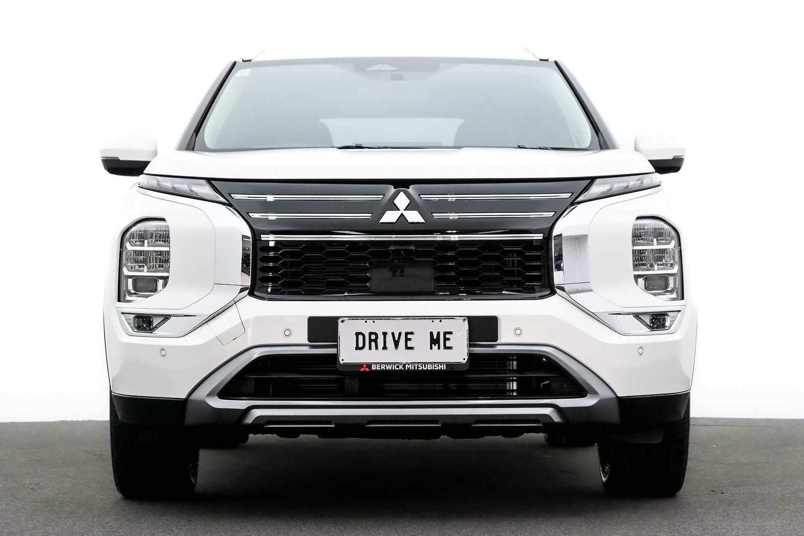 Mitsubishi Outlander image 2