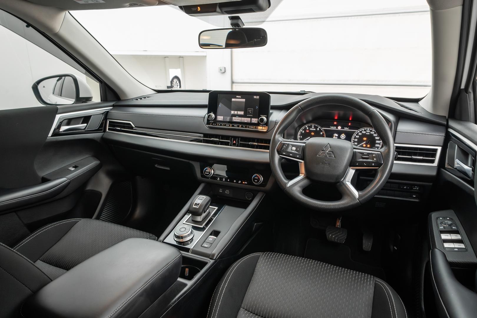 Mitsubishi Outlander image 4