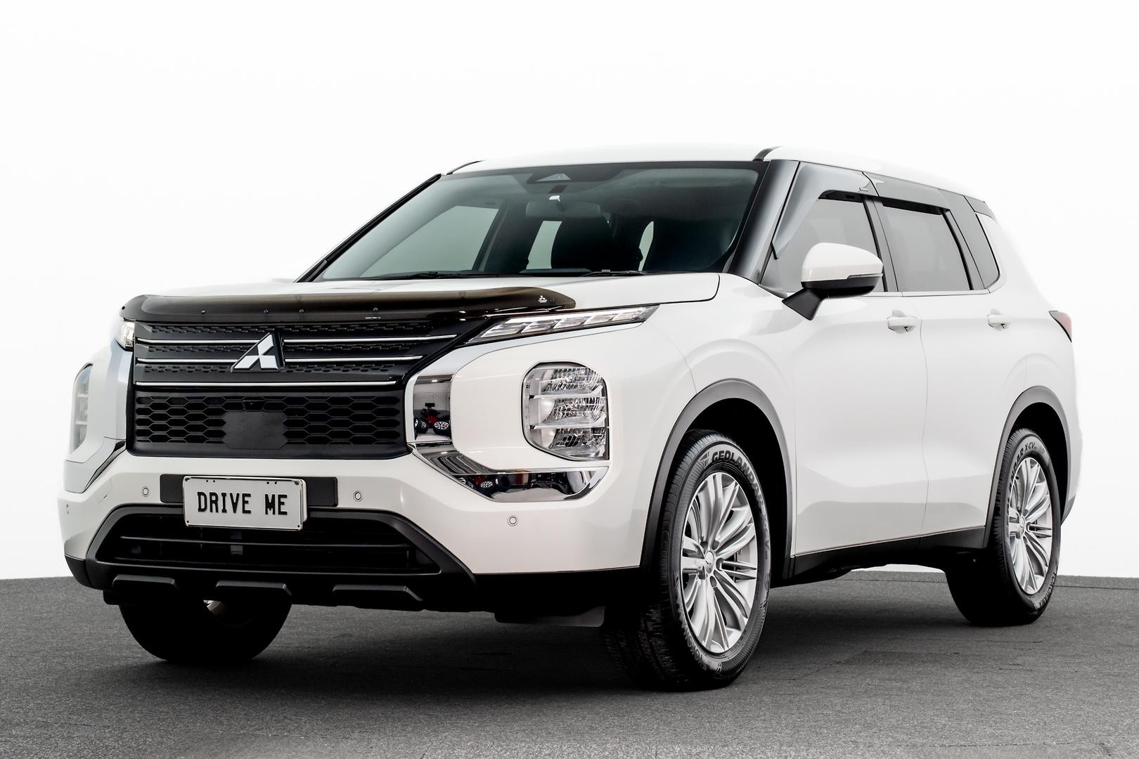 Mitsubishi Outlander image 1