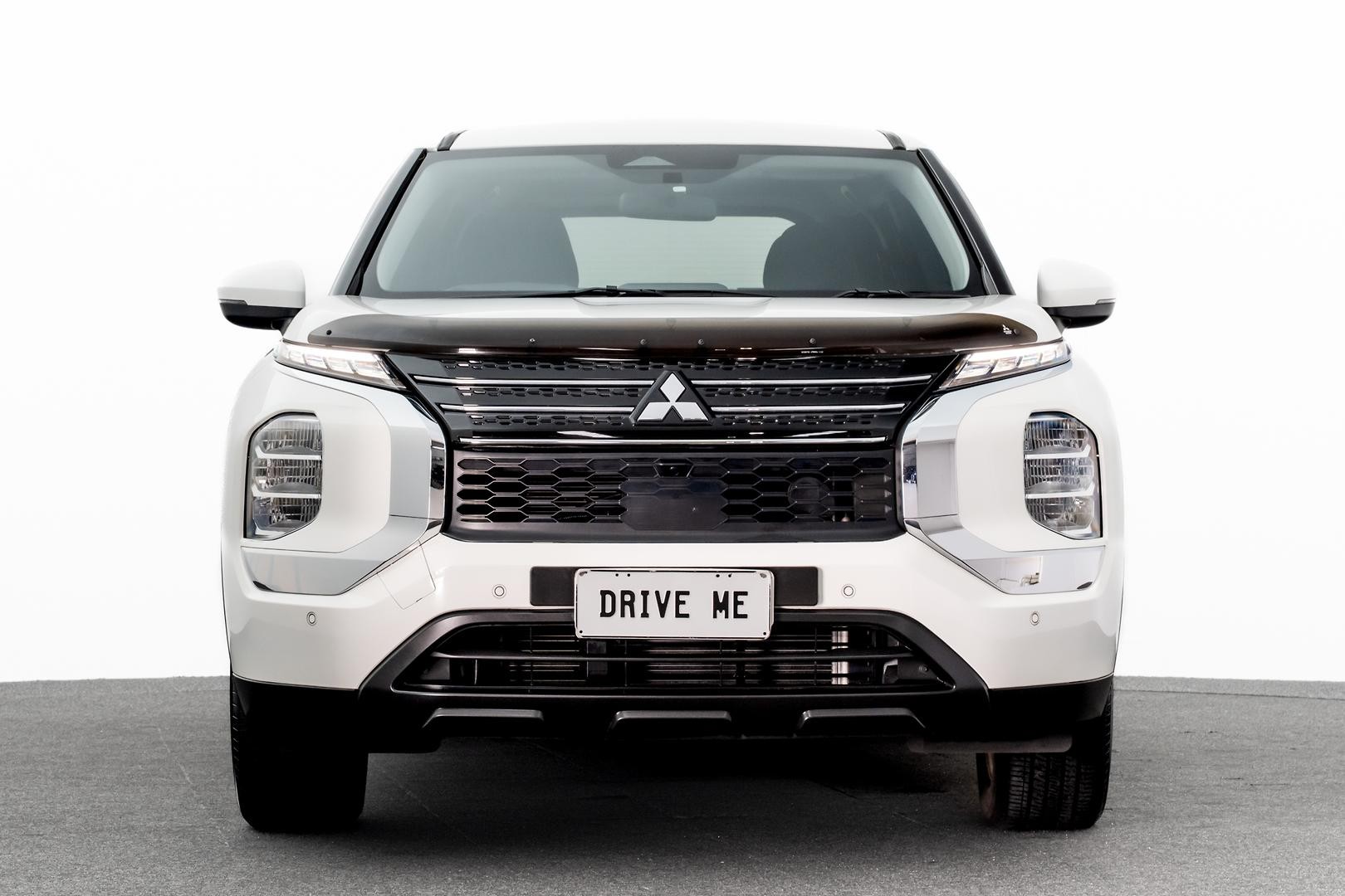 Mitsubishi Outlander image 2