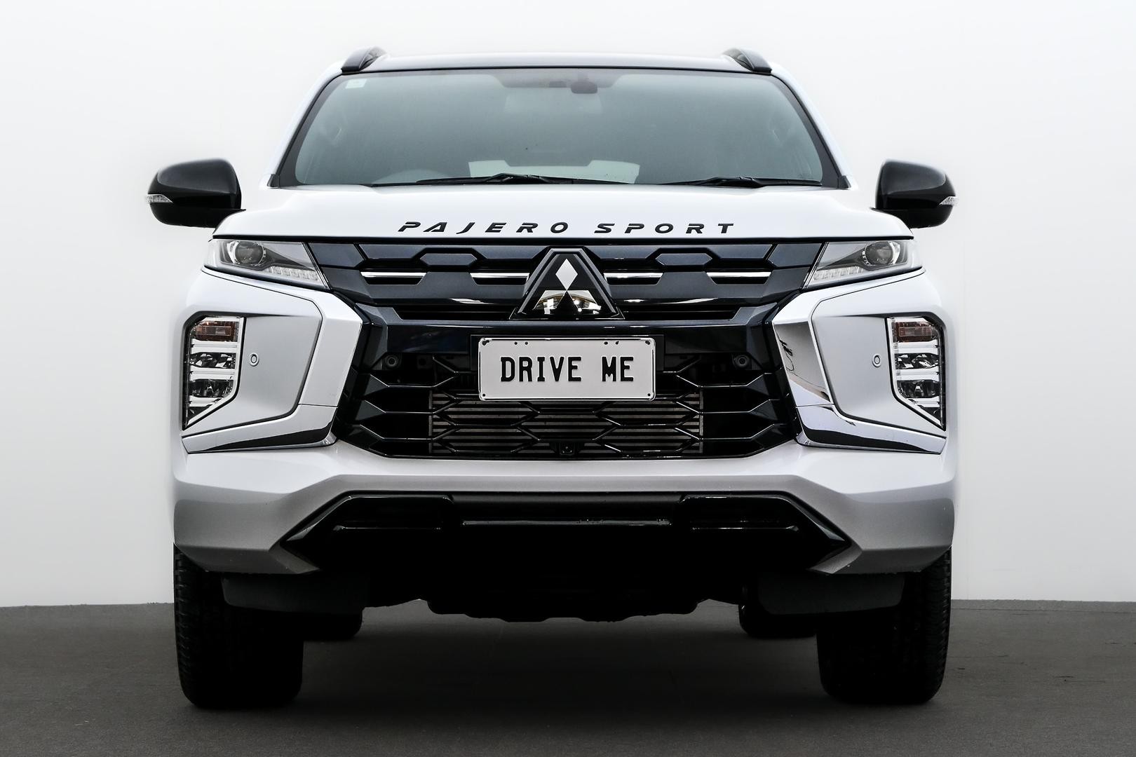 Mitsubishi Pajero Sport image 2