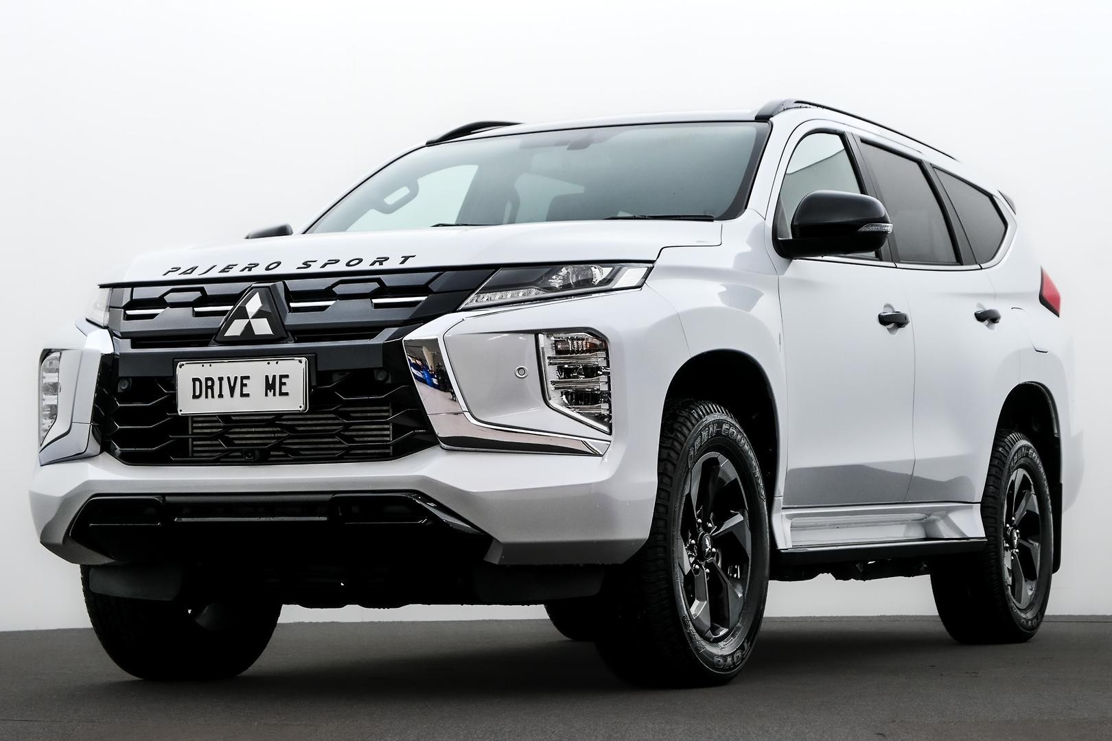 Mitsubishi Pajero Sport image 1