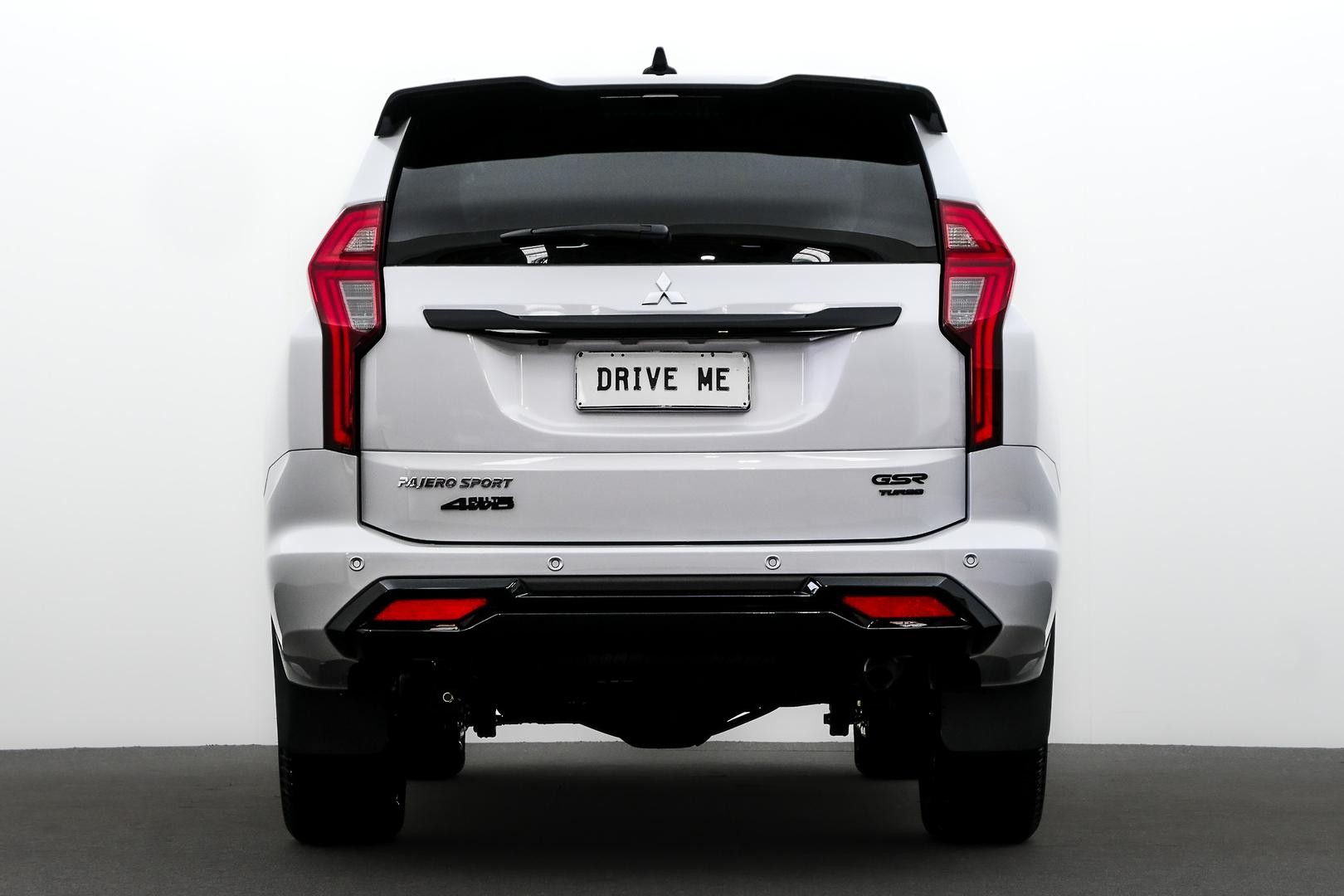 Mitsubishi Pajero Sport image 3