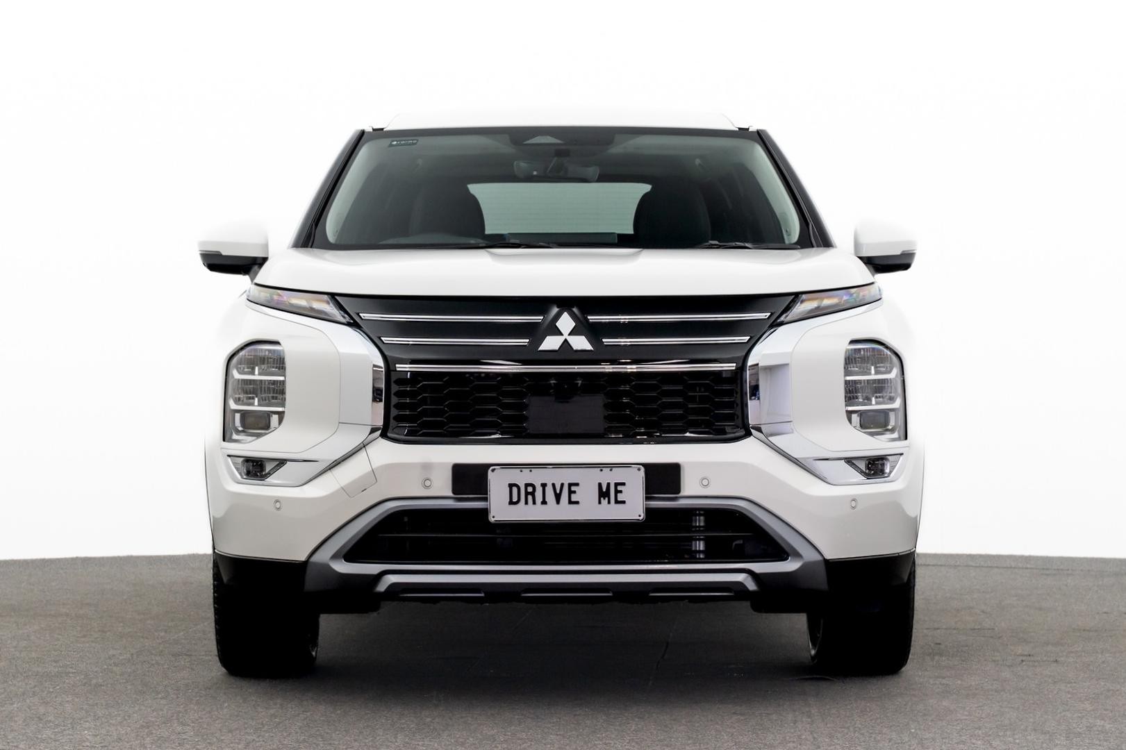 Mitsubishi Outlander image 2