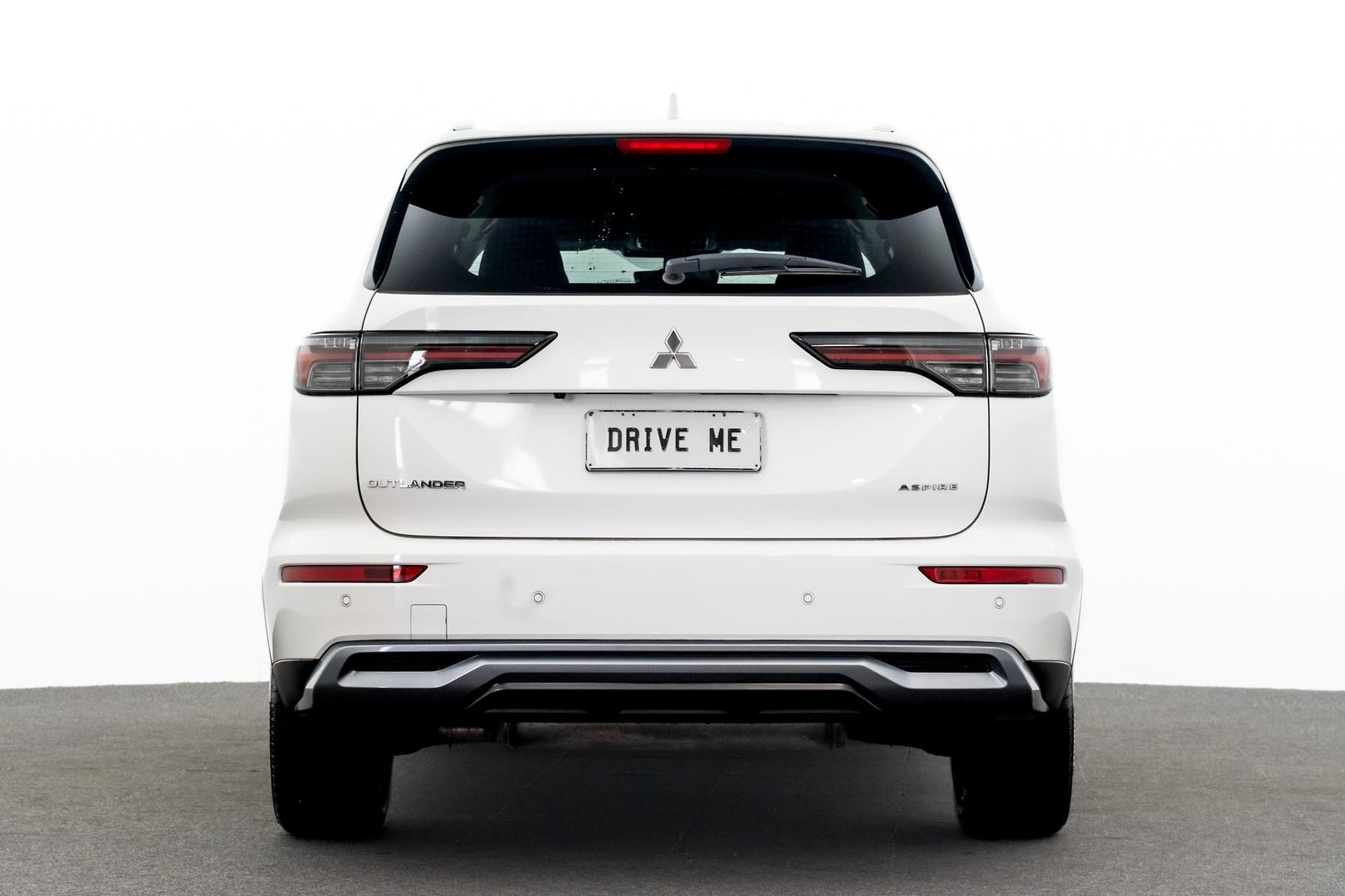 Mitsubishi Outlander image 3