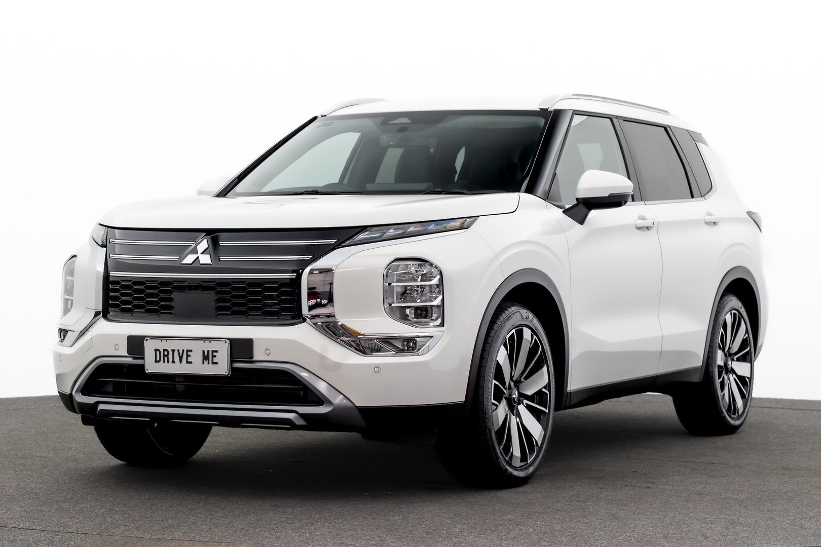 Mitsubishi Outlander image 1