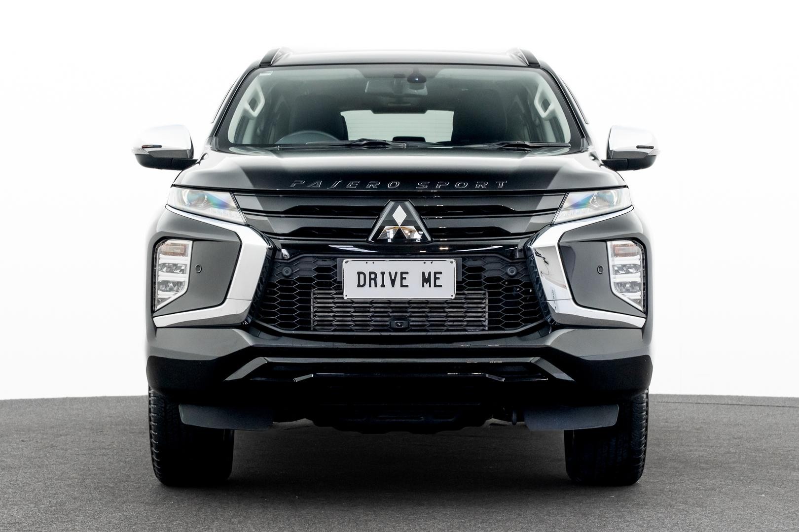 Mitsubishi Pajero Sport image 2