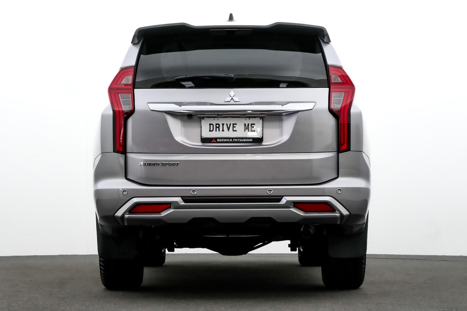 Mitsubishi Pajero Sport image 3
