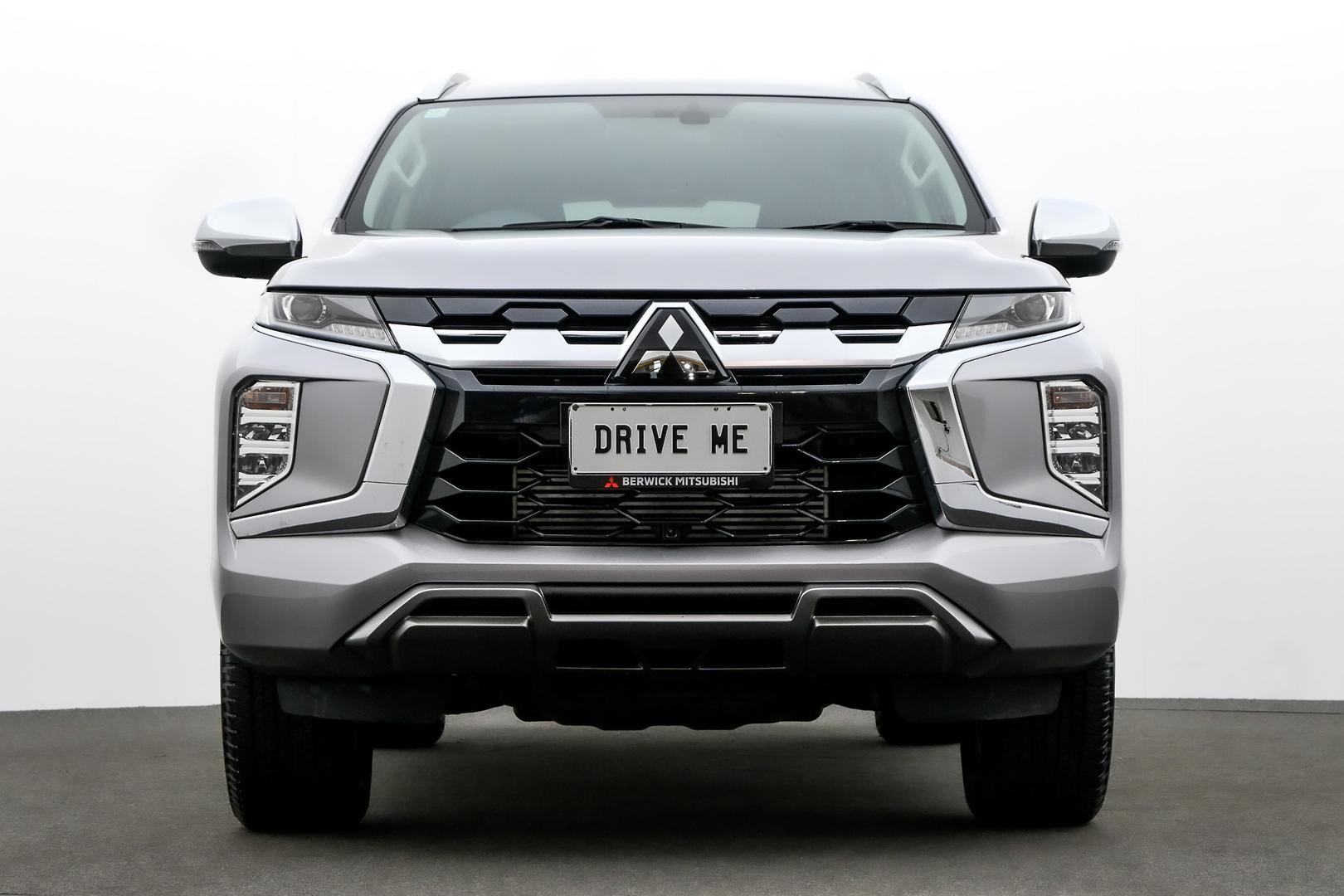 Mitsubishi Pajero Sport image 2
