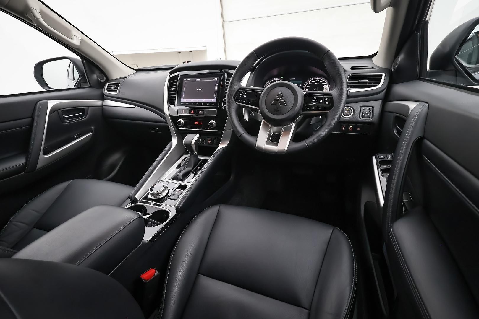 Mitsubishi Pajero Sport image 4