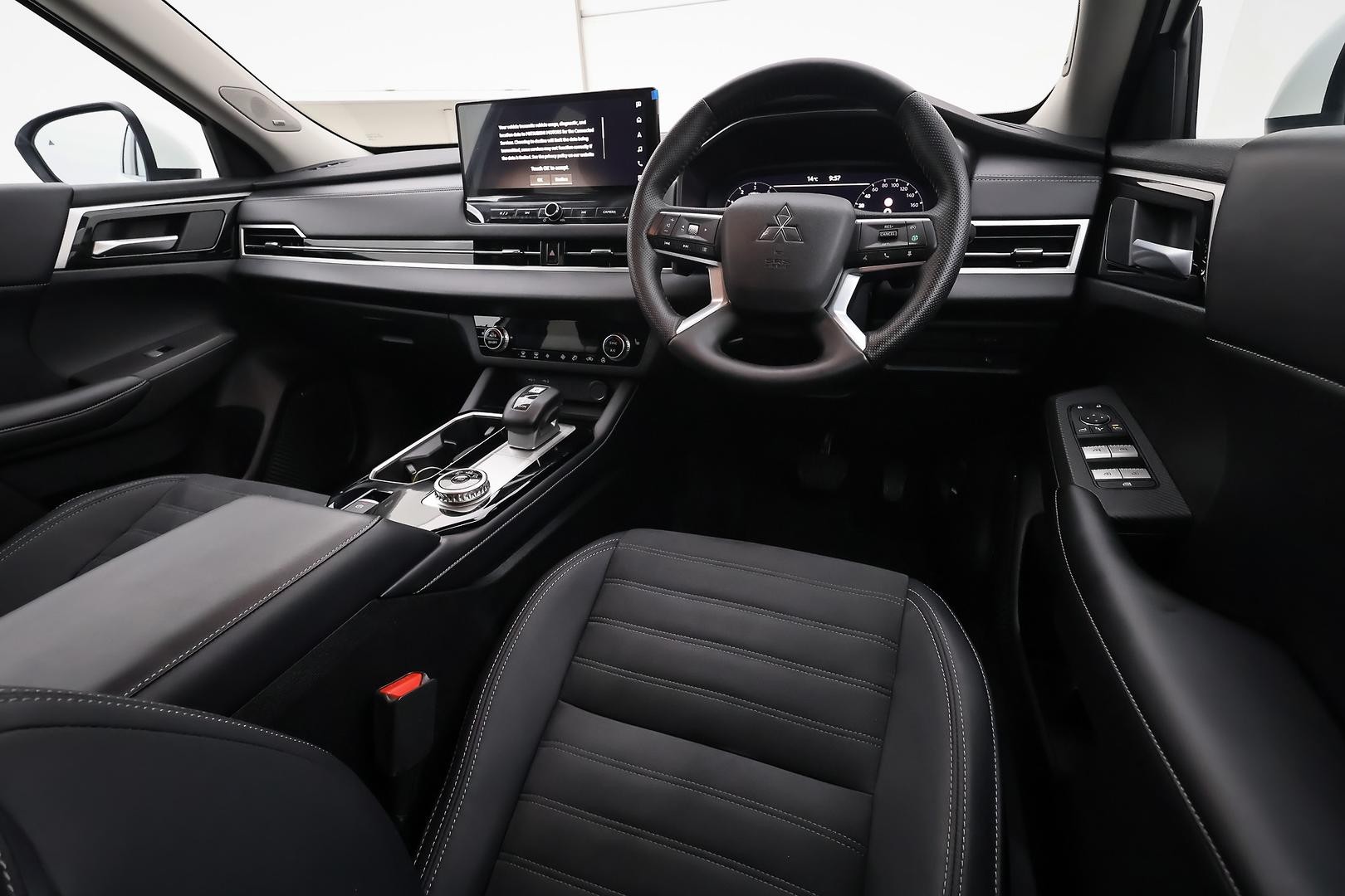Mitsubishi Outlander image 4