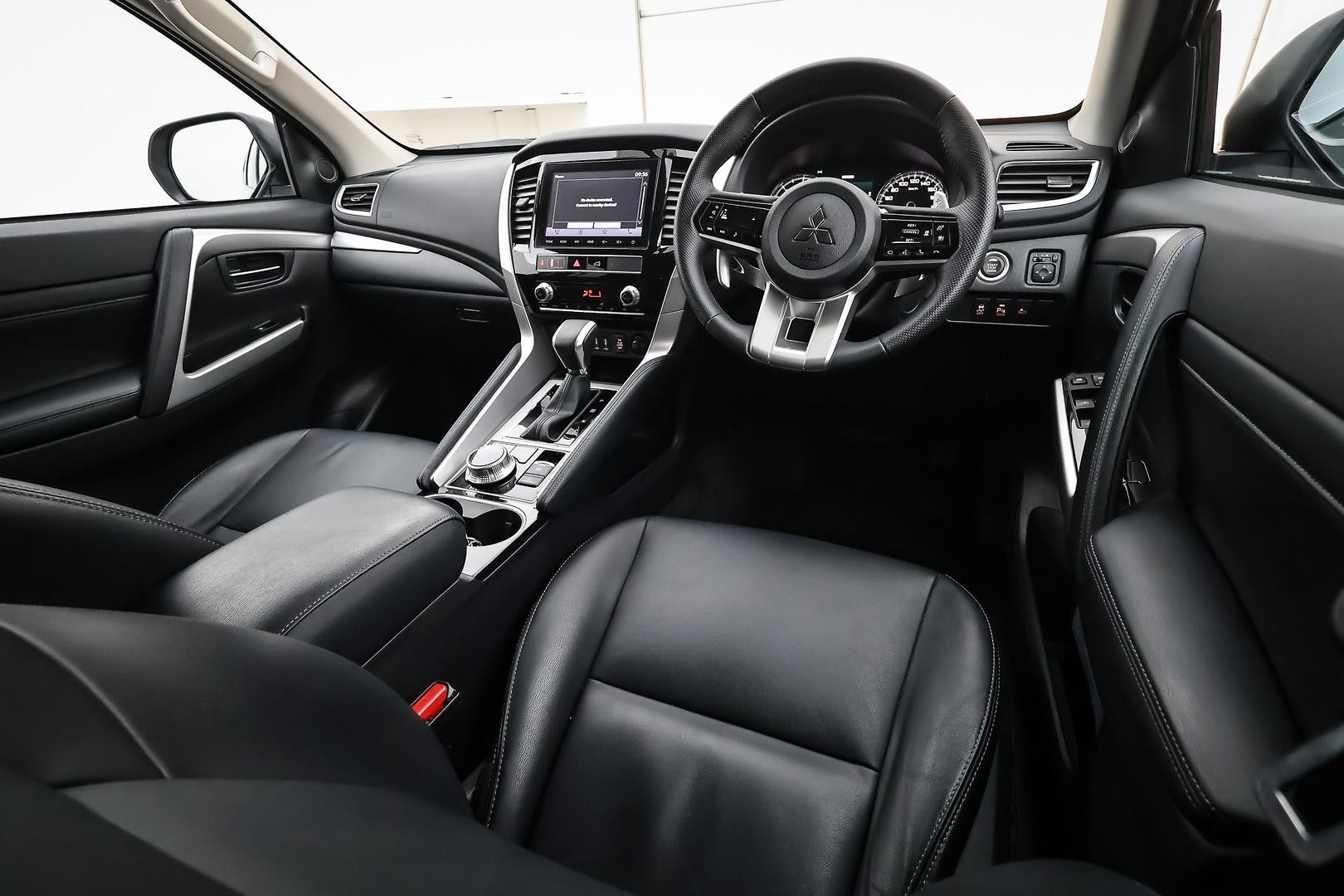 Mitsubishi Pajero Sport image 4