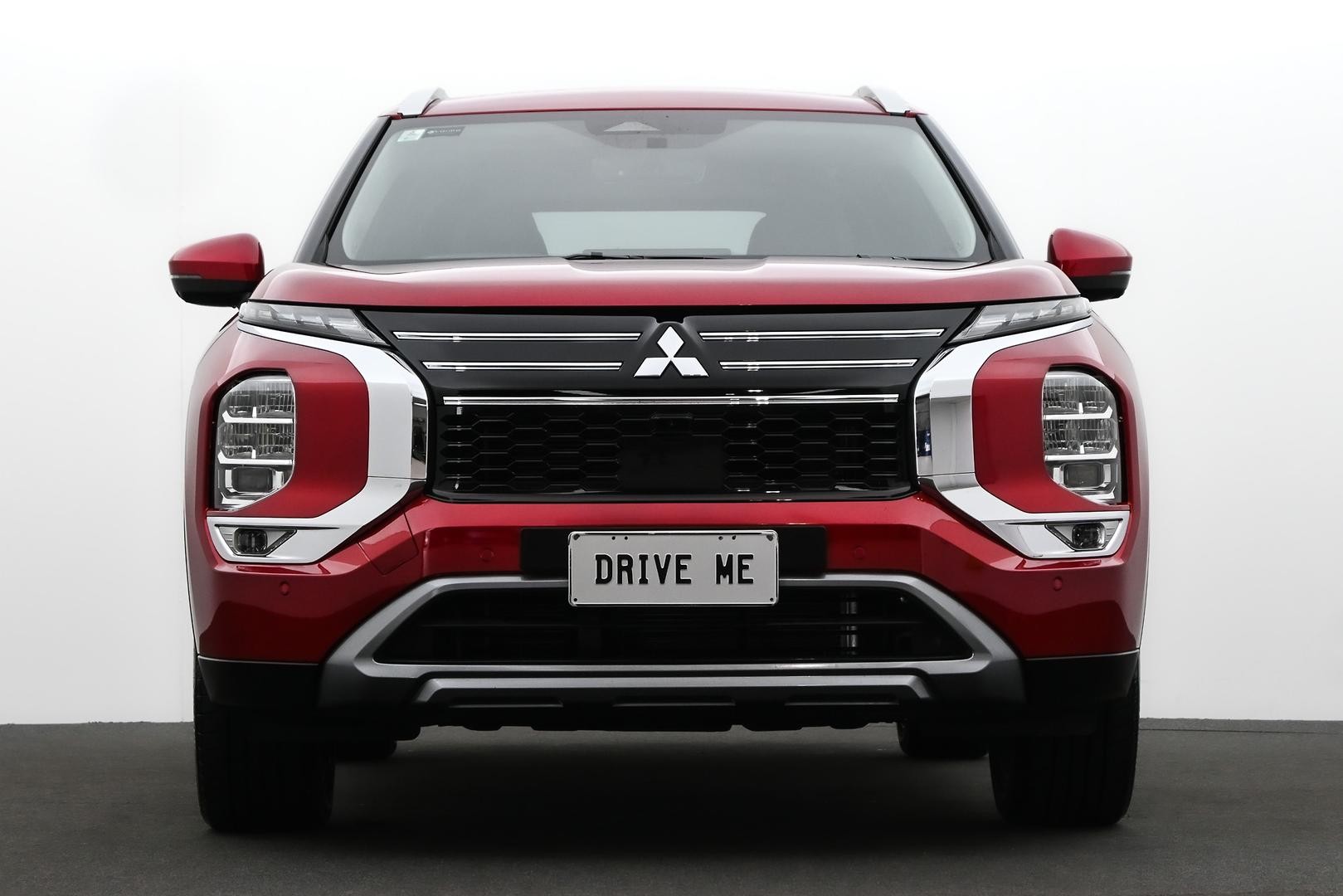 Mitsubishi Outlander image 2