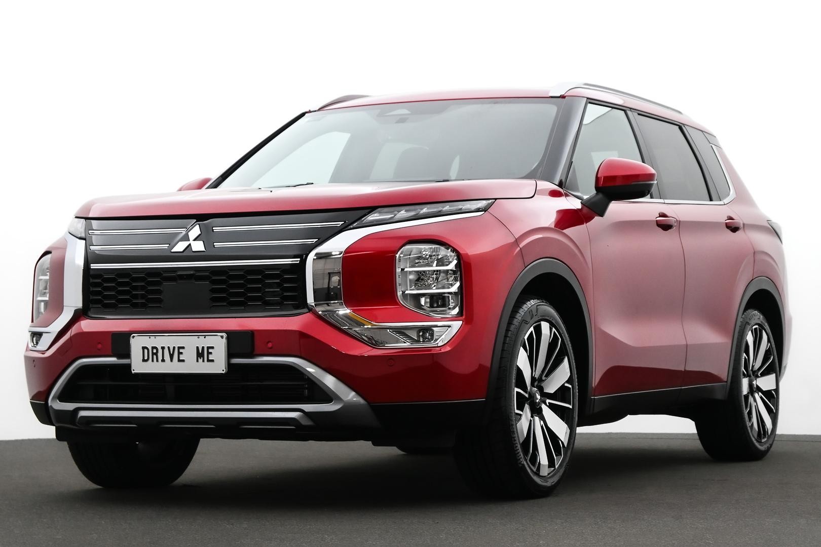 Mitsubishi Outlander image 1