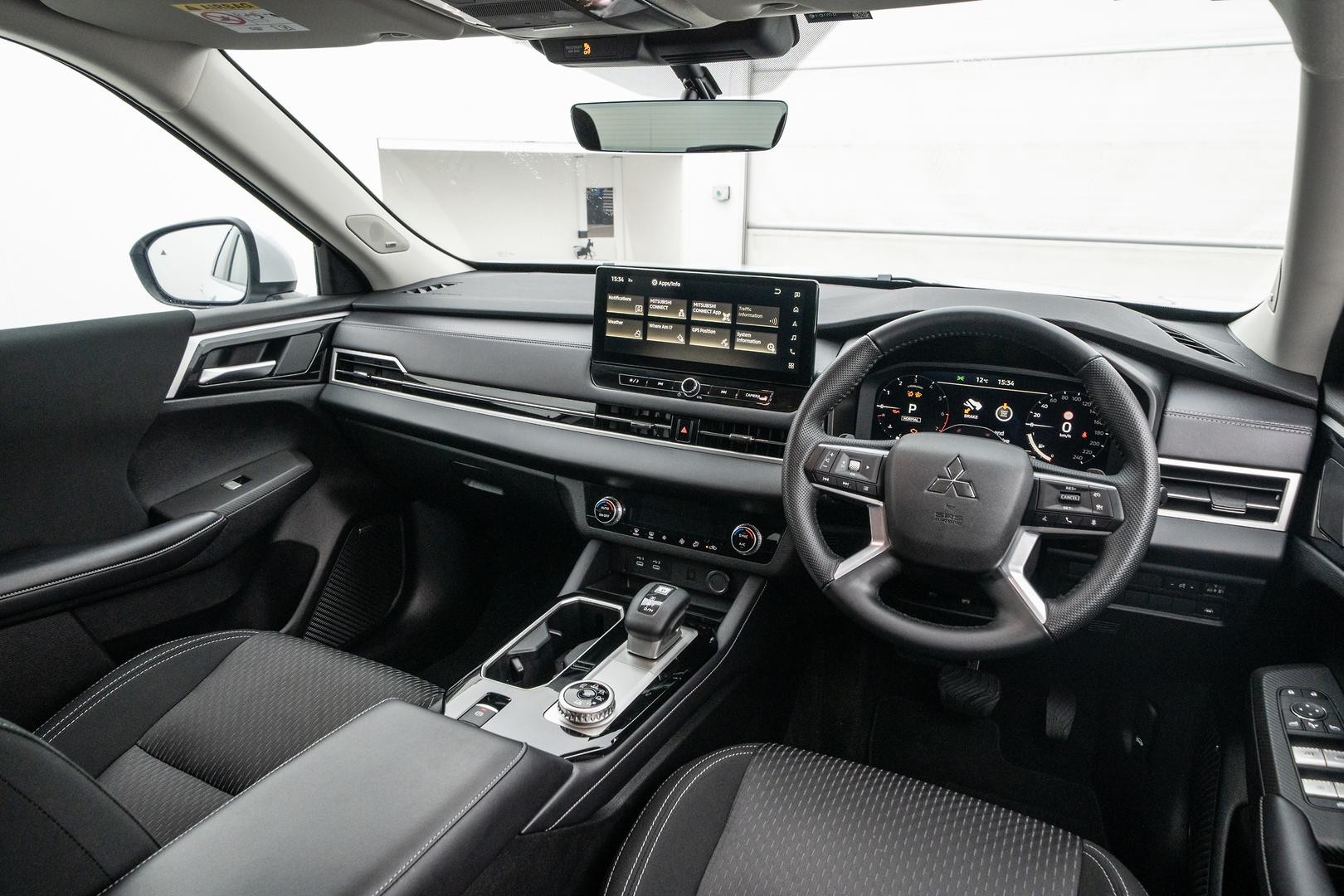 Mitsubishi Outlander image 4
