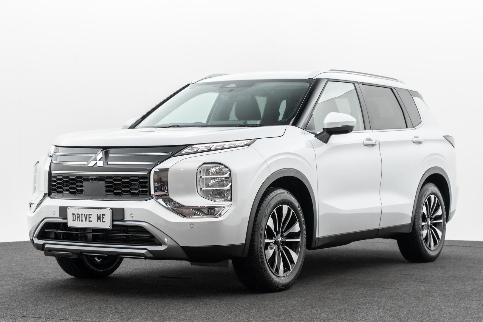 Mitsubishi Outlander image 1
