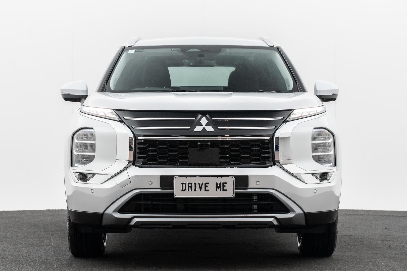 Mitsubishi Outlander image 2