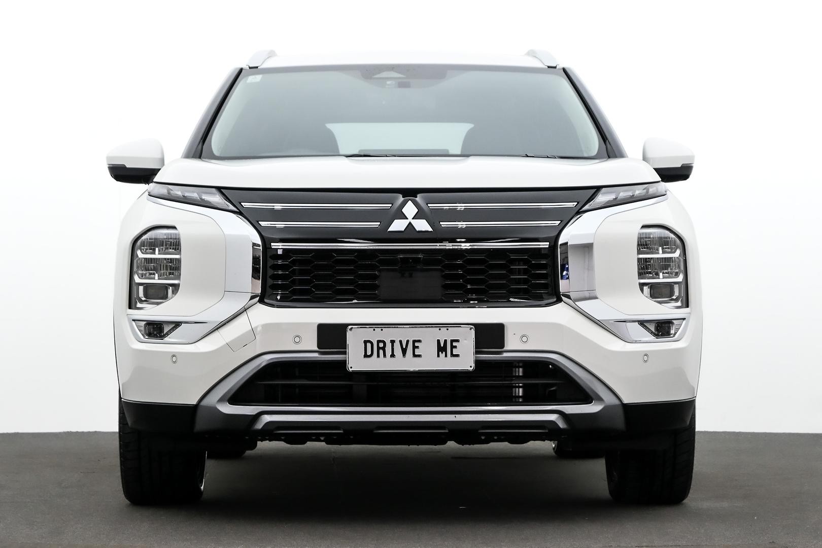 Mitsubishi Outlander image 2