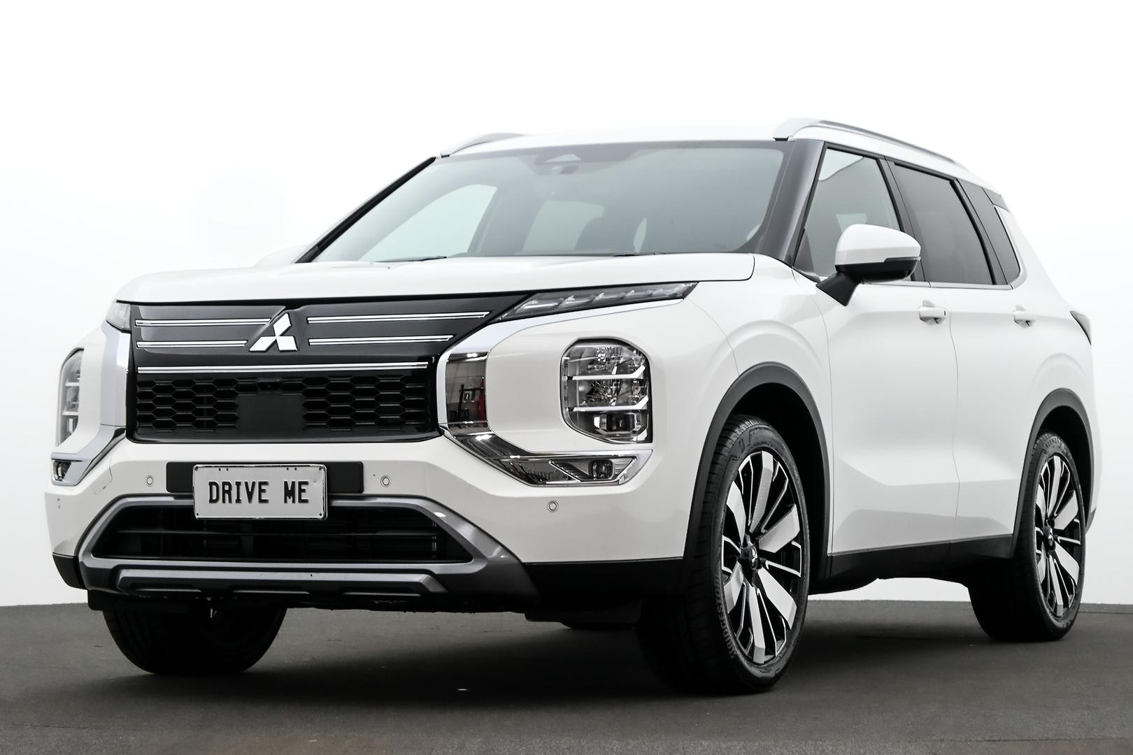 Mitsubishi Outlander image 1