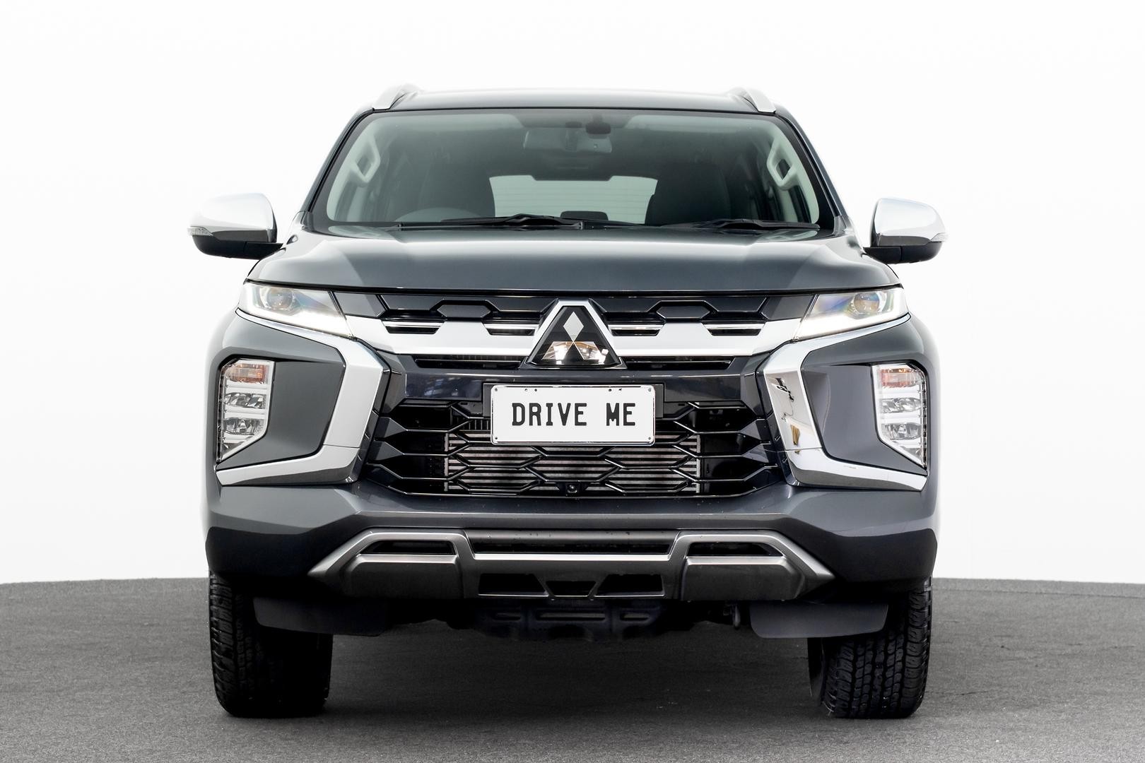 Mitsubishi Pajero Sport image 2