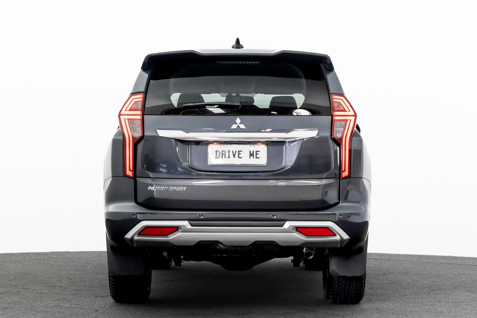 Mitsubishi Pajero Sport image 3