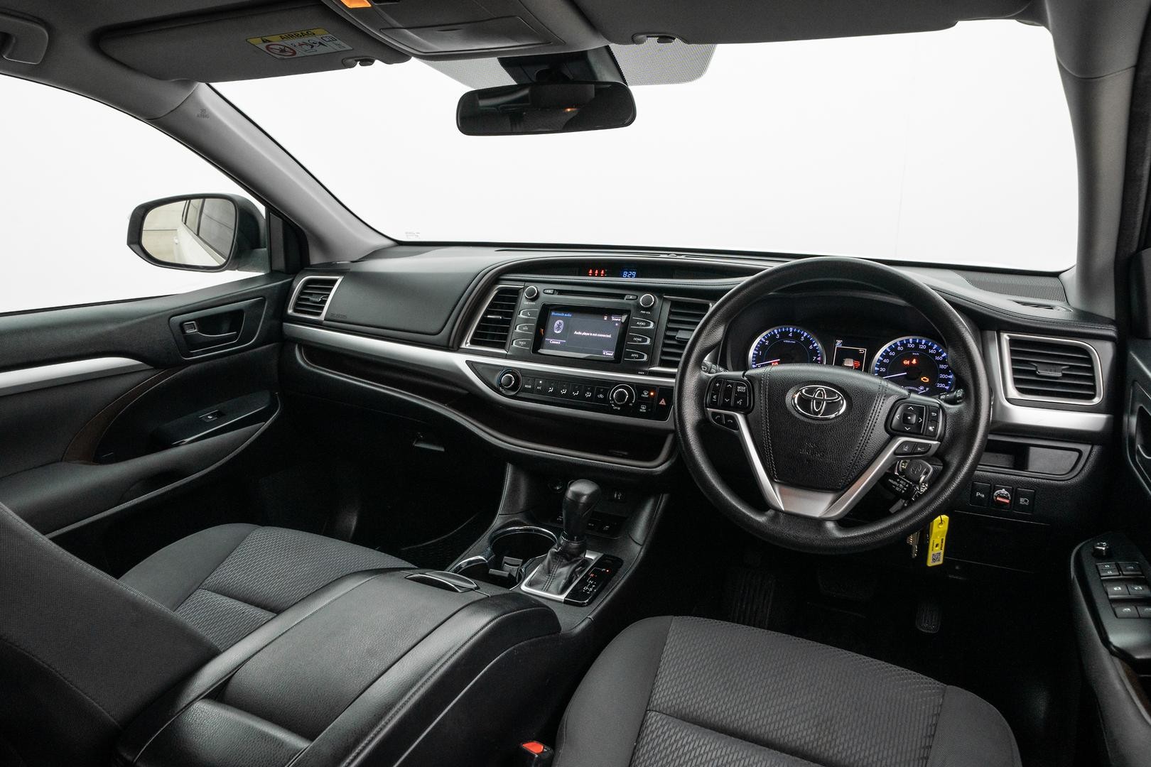 Toyota Kluger image 4